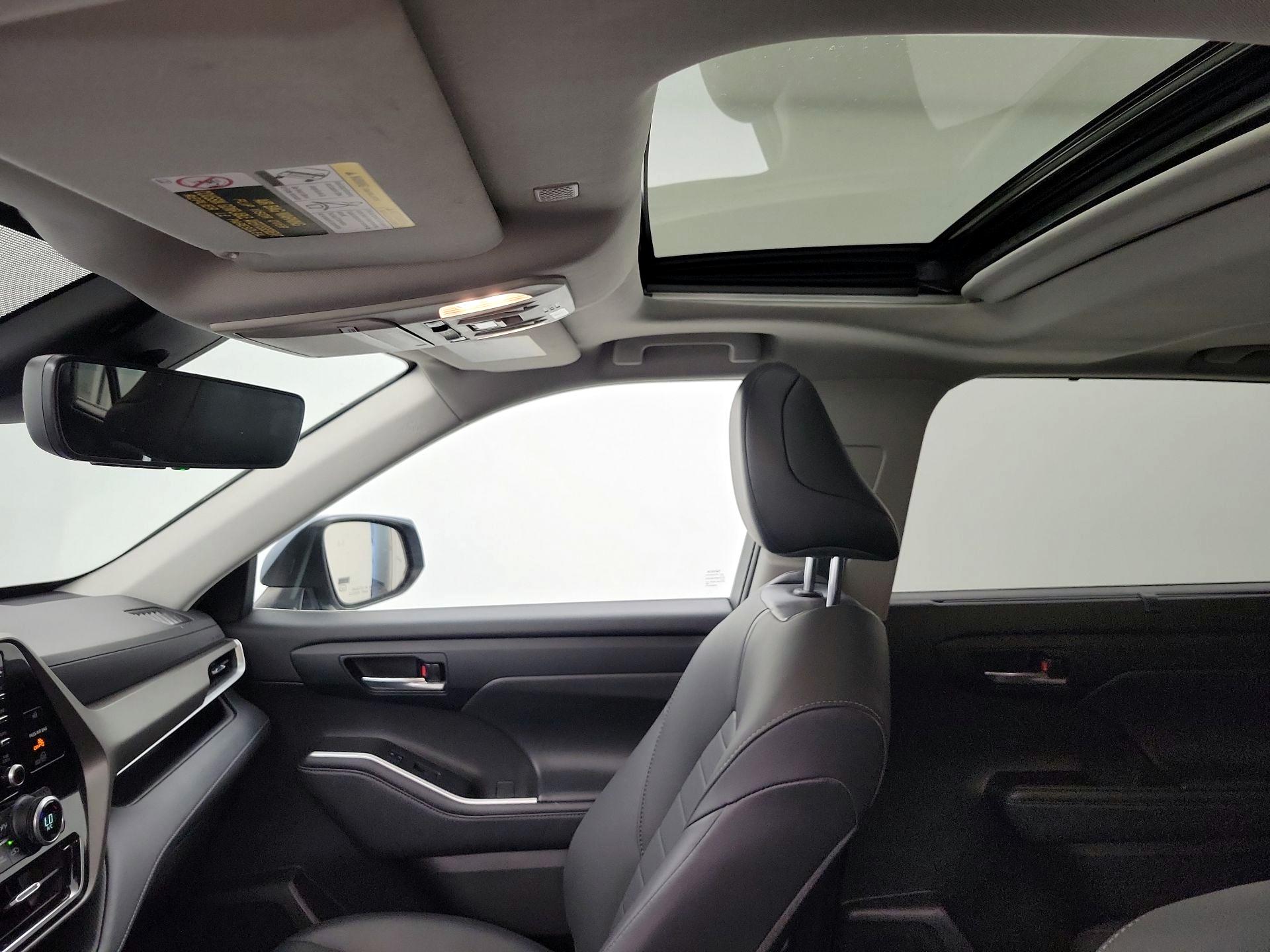Thumbnail: 2021 Toyota Highlander - 19
