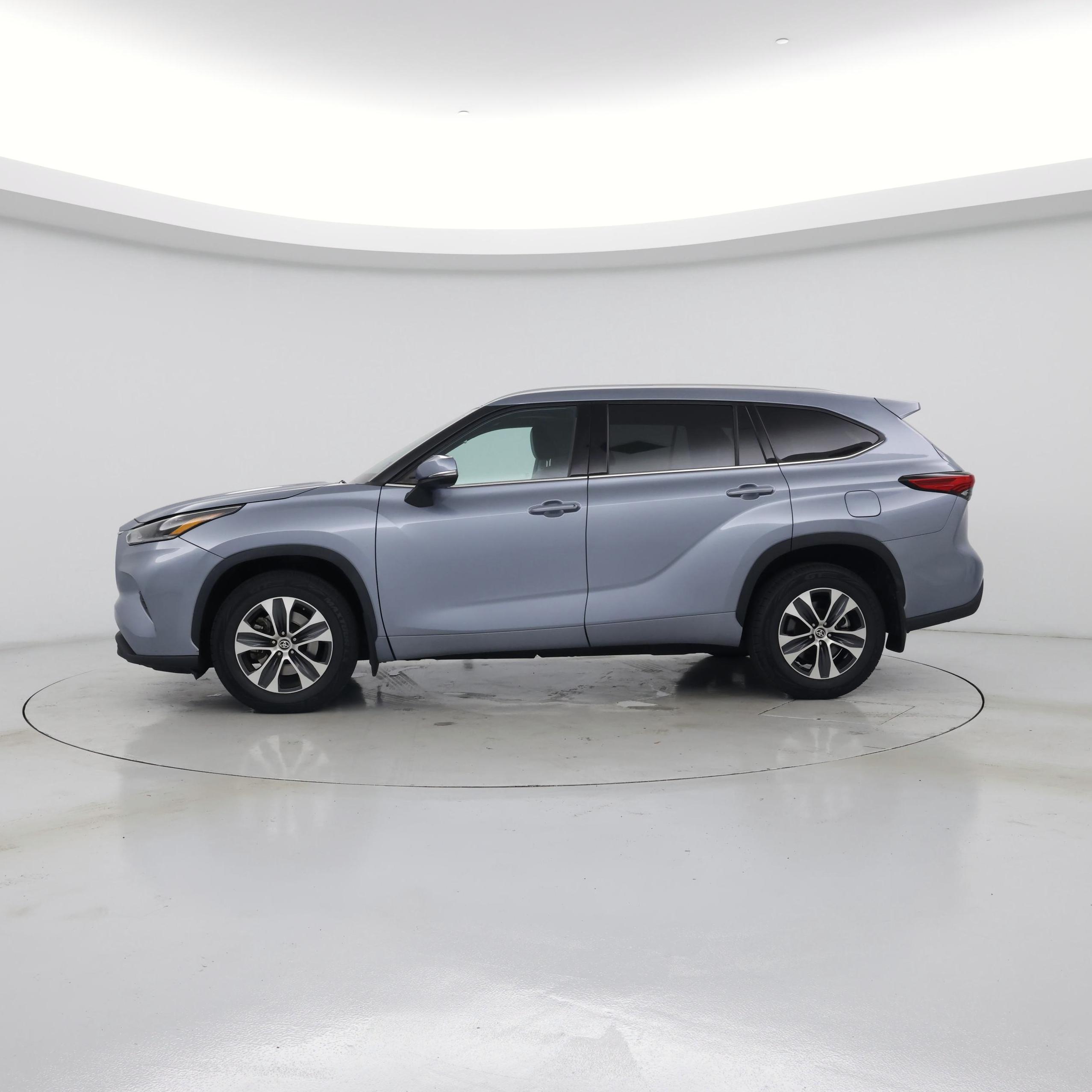 Thumbnail: 2021 Toyota Highlander - 3