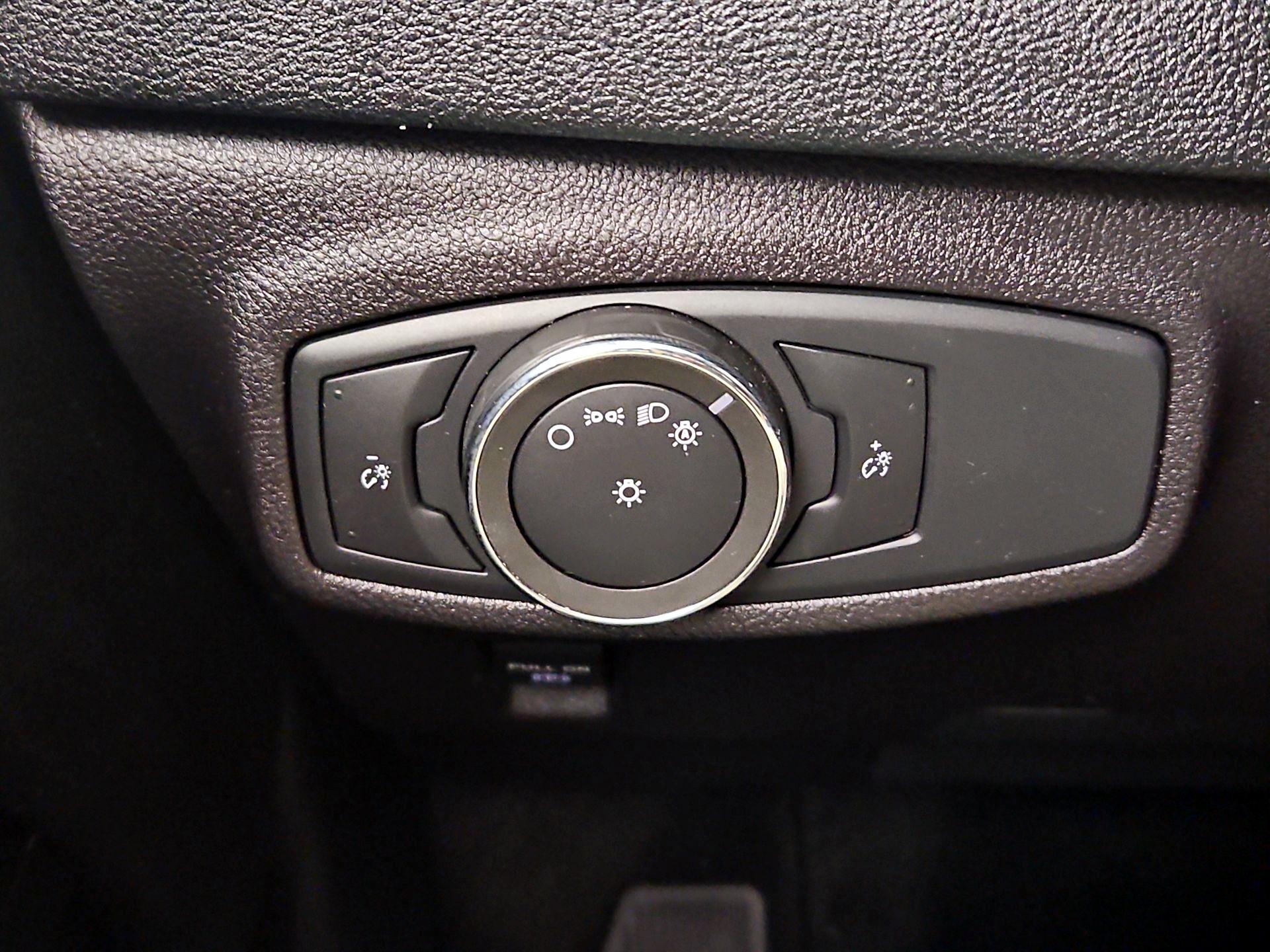 Thumbnail: 2016 Lincoln MKC - 13