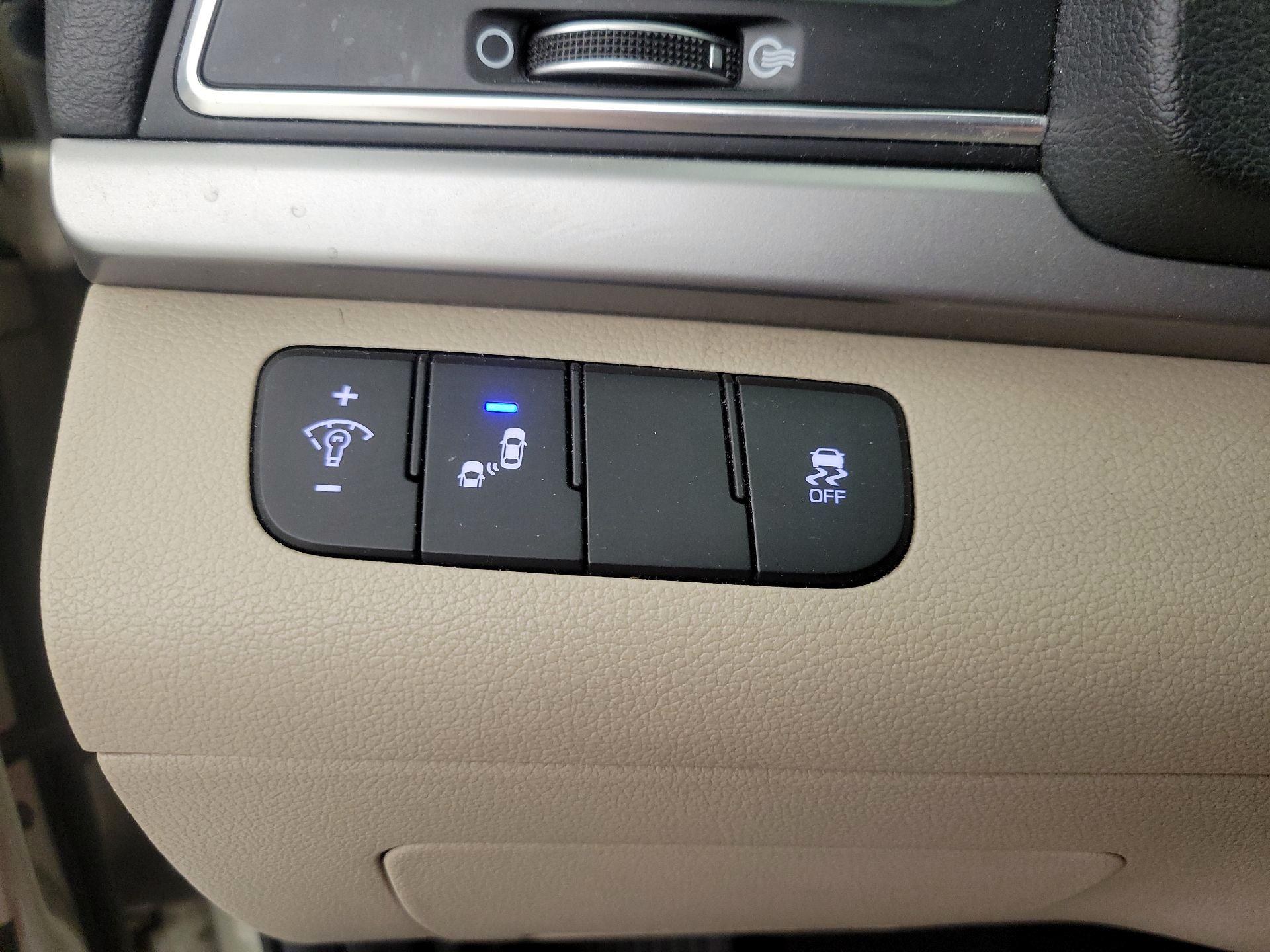 Thumbnail: 2018 Hyundai Elantra - 13