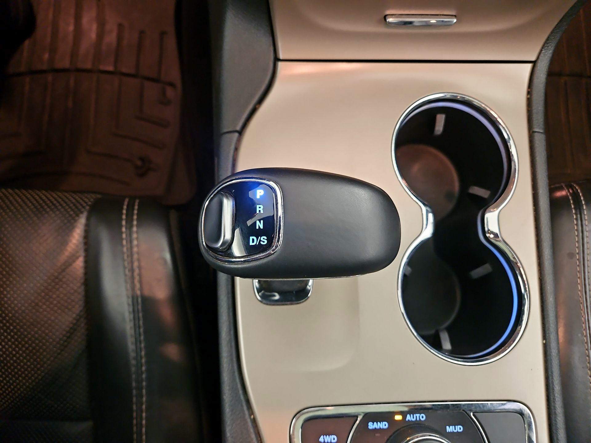Thumbnail: 2015 Jeep Grand Cherokee - 16