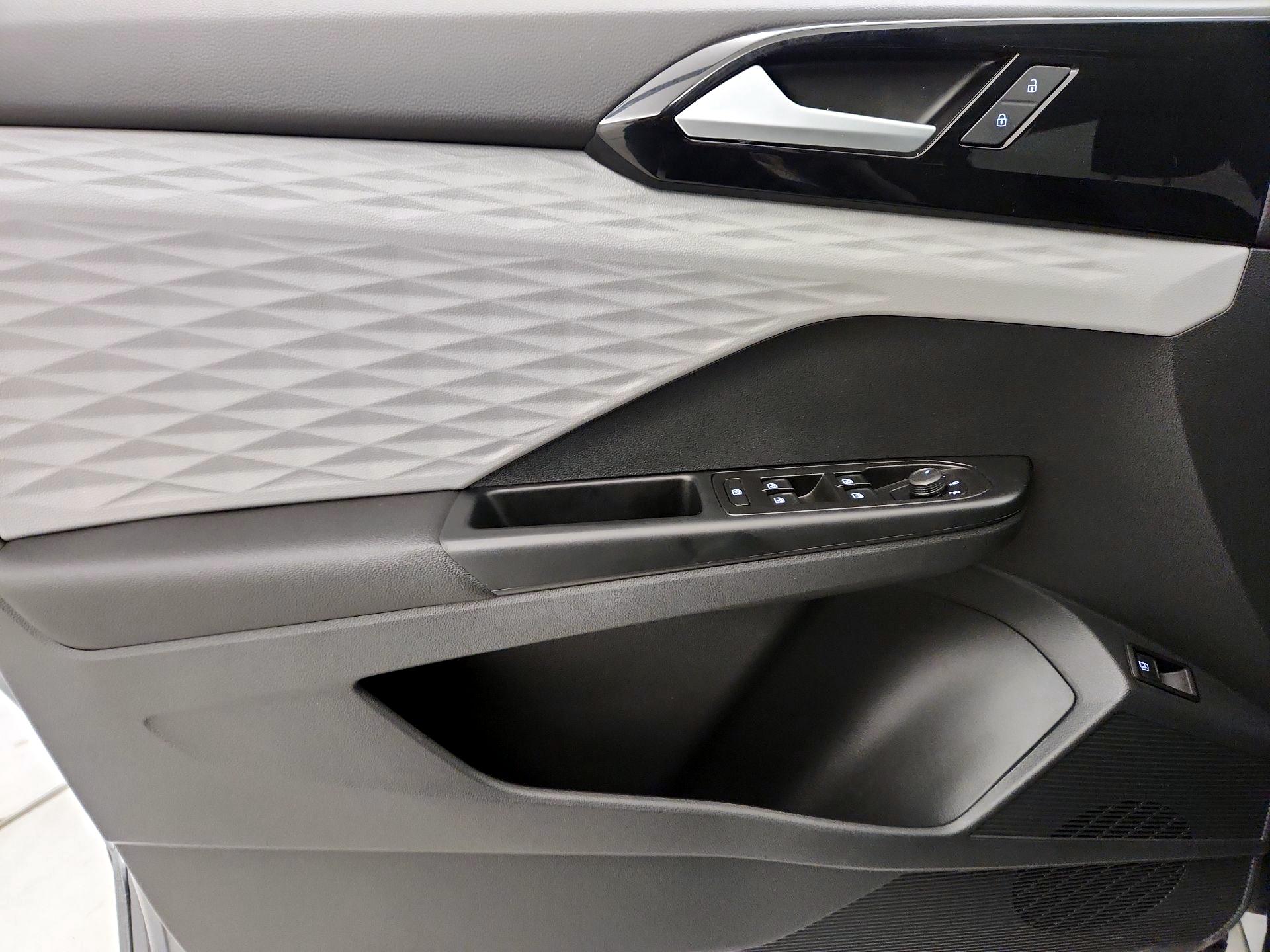 Thumbnail: 2023 Volkswagen Taos - 12