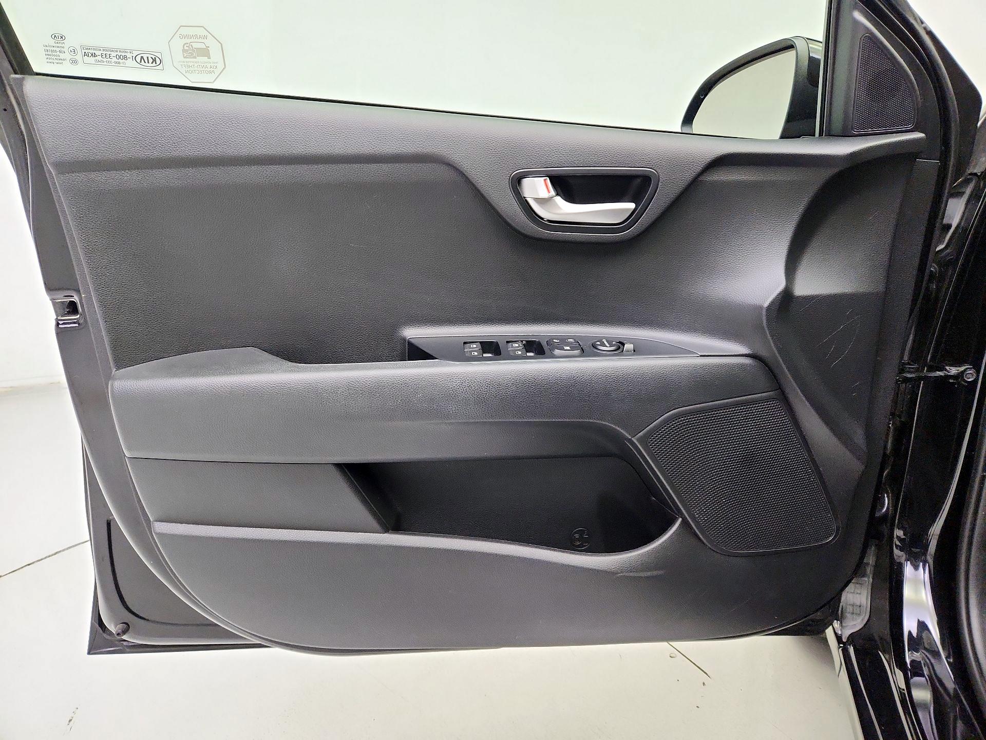 Thumbnail: 2020 Kia Rio - 12