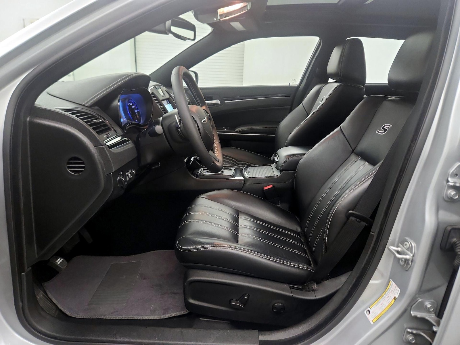 2022 Chrysler 300 S - Photo 10