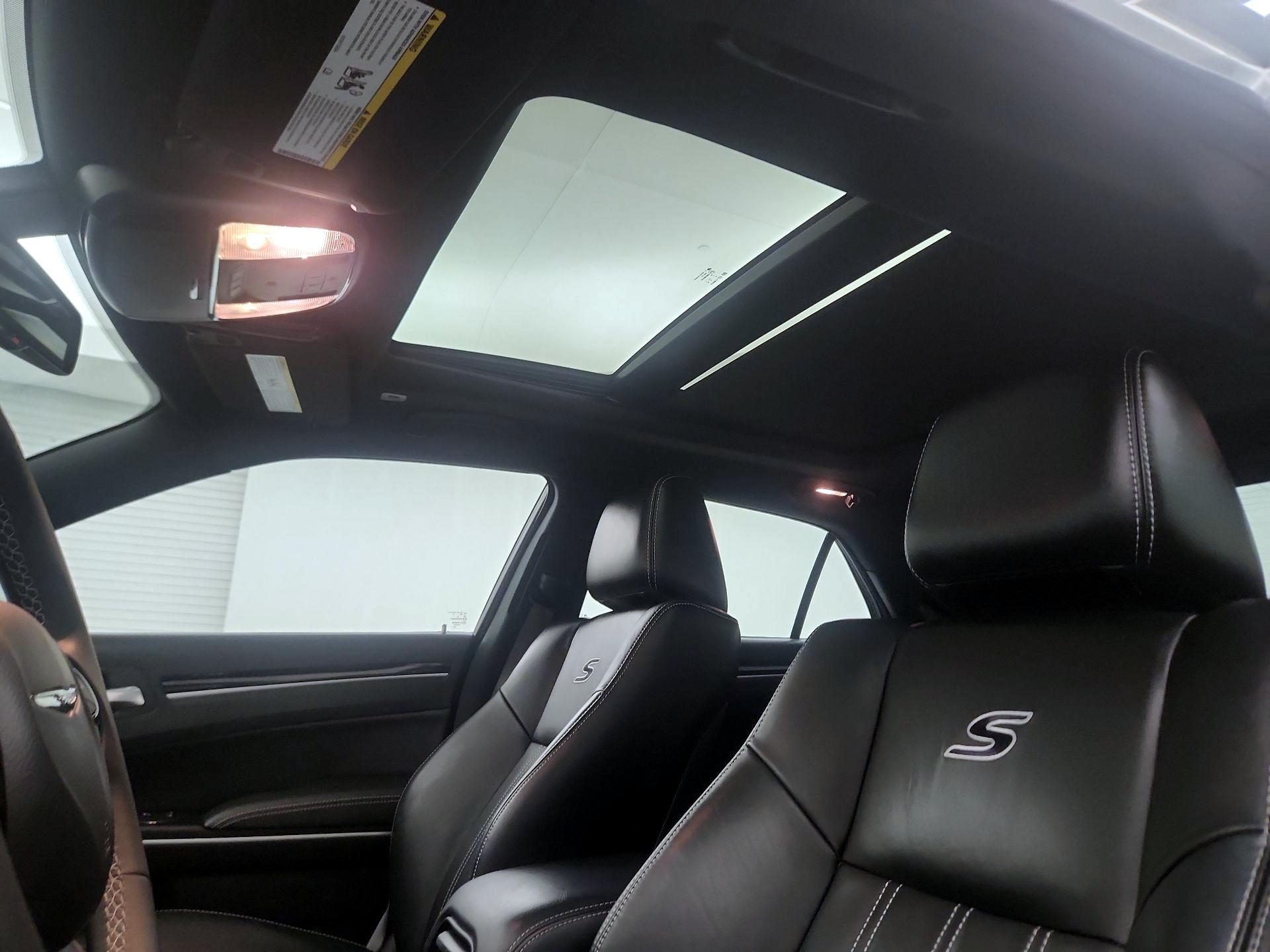 Thumbnail: 2022 Chrysler 300 - 18