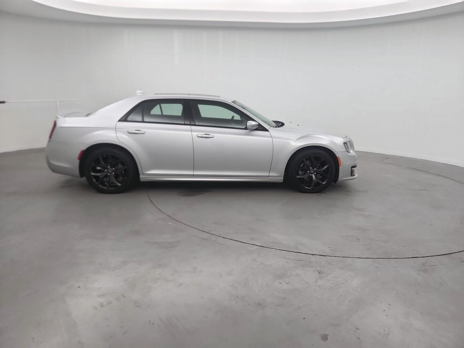 Thumbnail: 2022 Chrysler 300 - 4