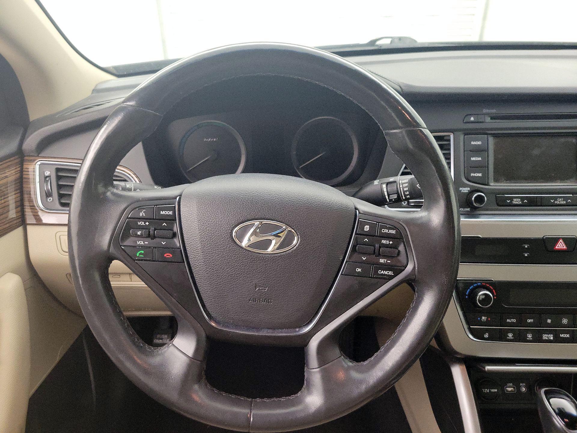 Thumbnail: 2016 Hyundai Sonata - 10