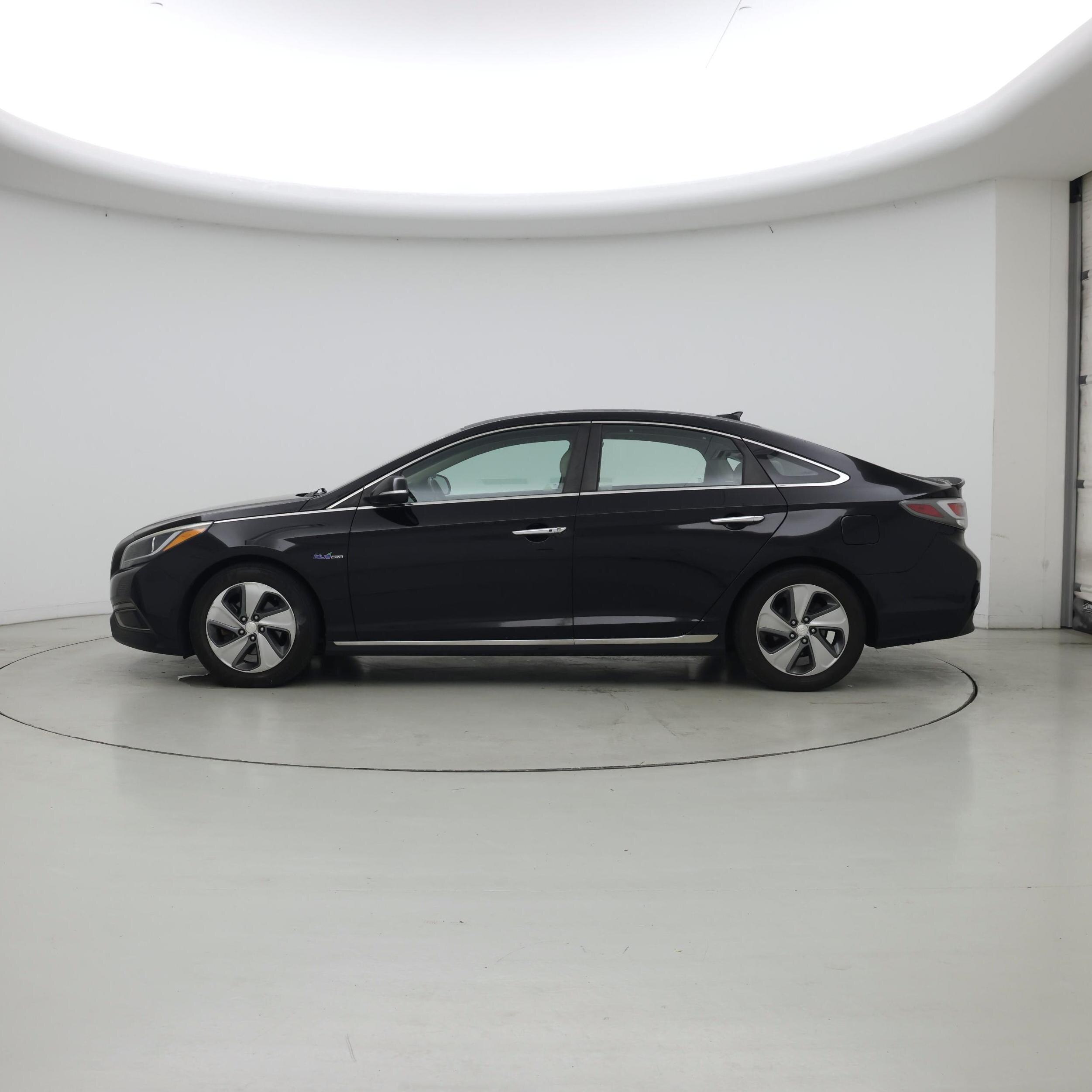 Thumbnail: 2016 Hyundai Sonata - 3