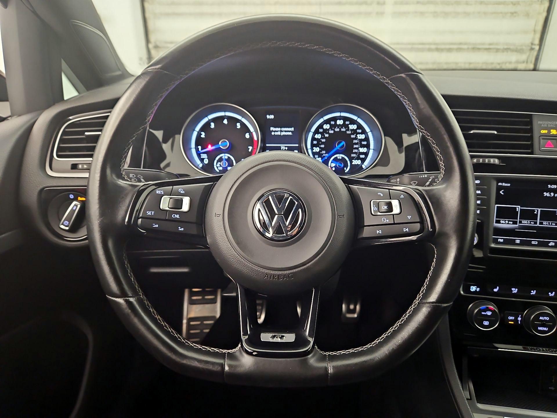 Thumbnail: 2016 Volkswagen Golf - 10