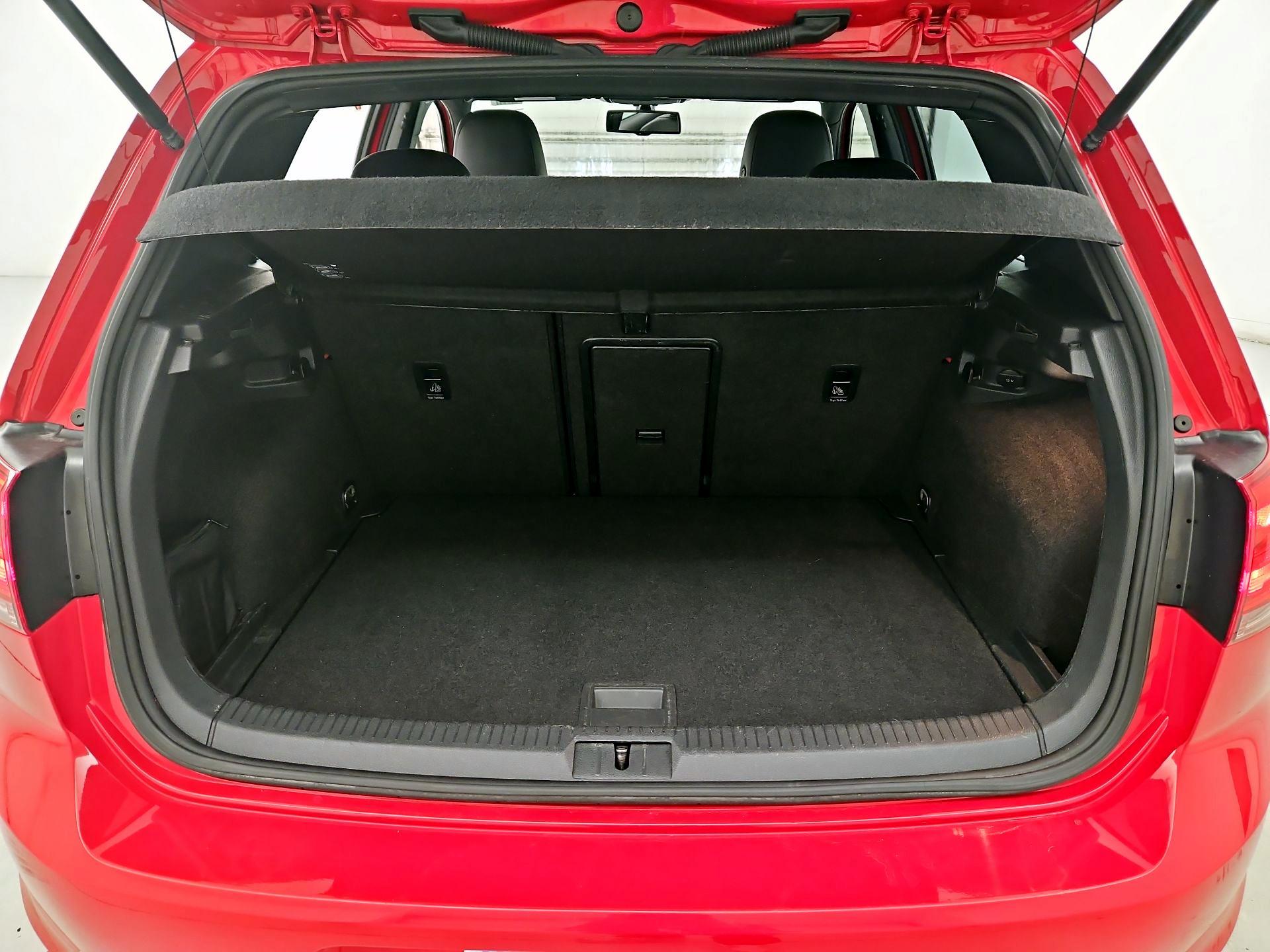 Thumbnail: 2016 Volkswagen Golf - 20