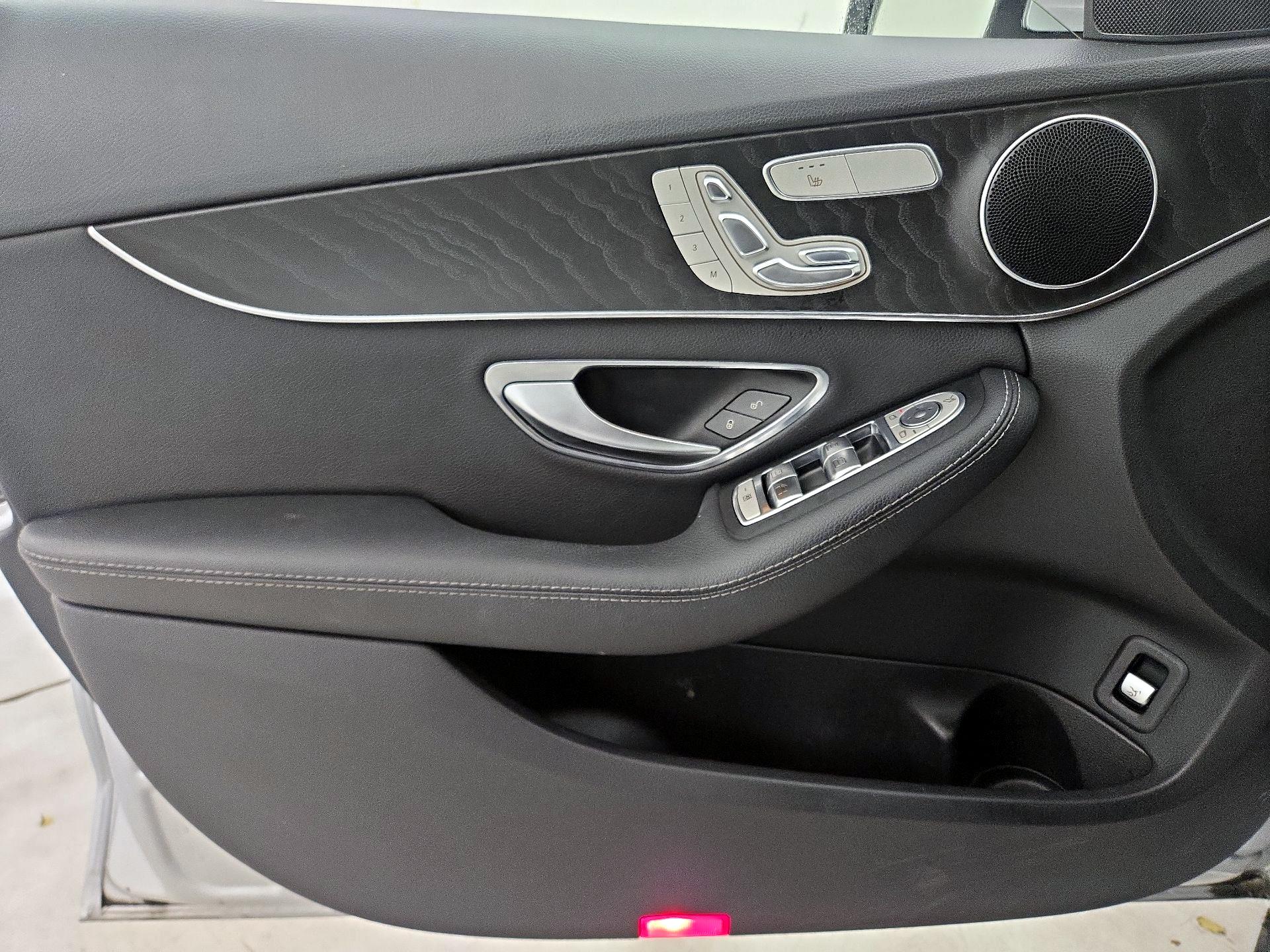 Thumbnail: 2016 Mercedes-Benz C-Class - 12