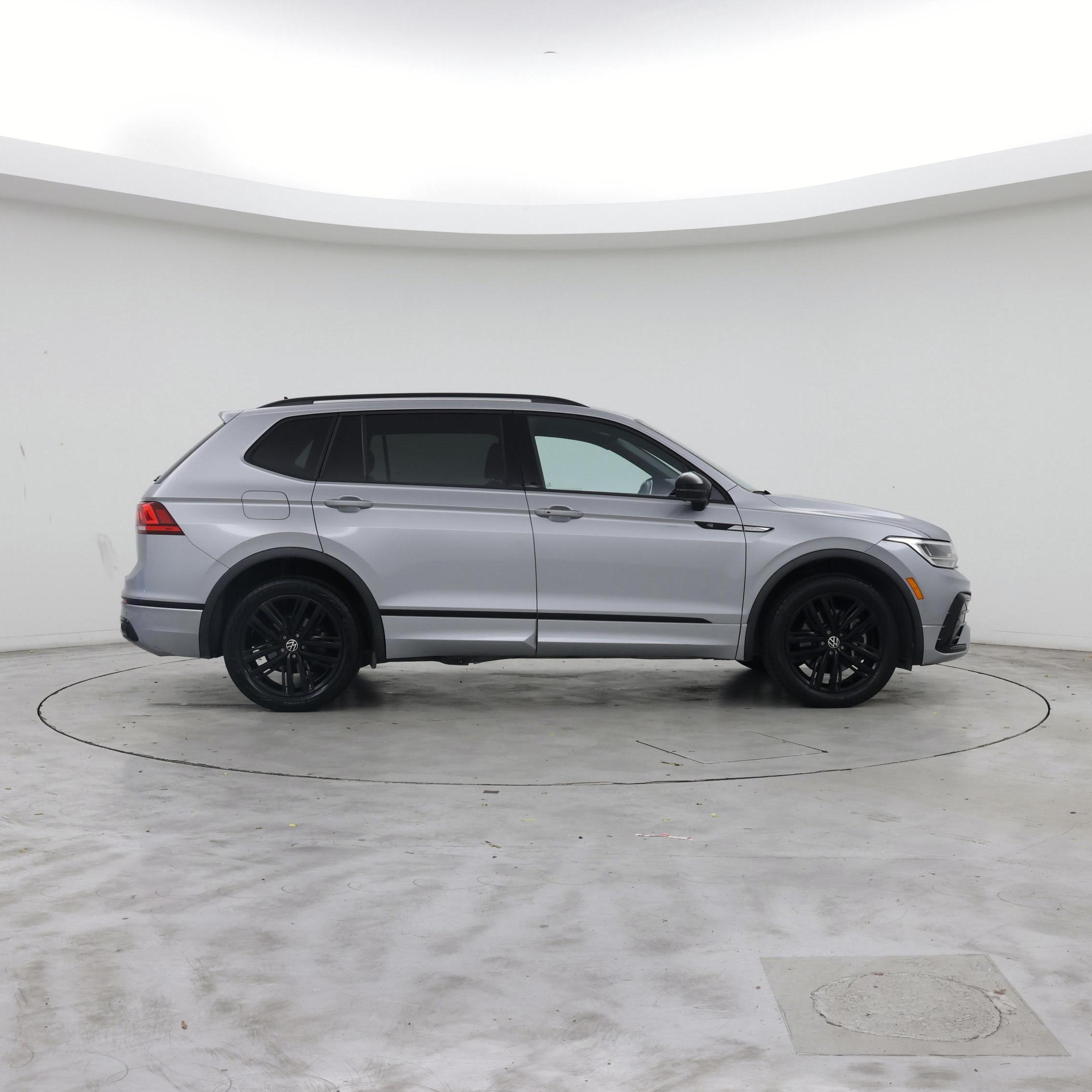 Thumbnail: 2022 Volkswagen Tiguan - 7