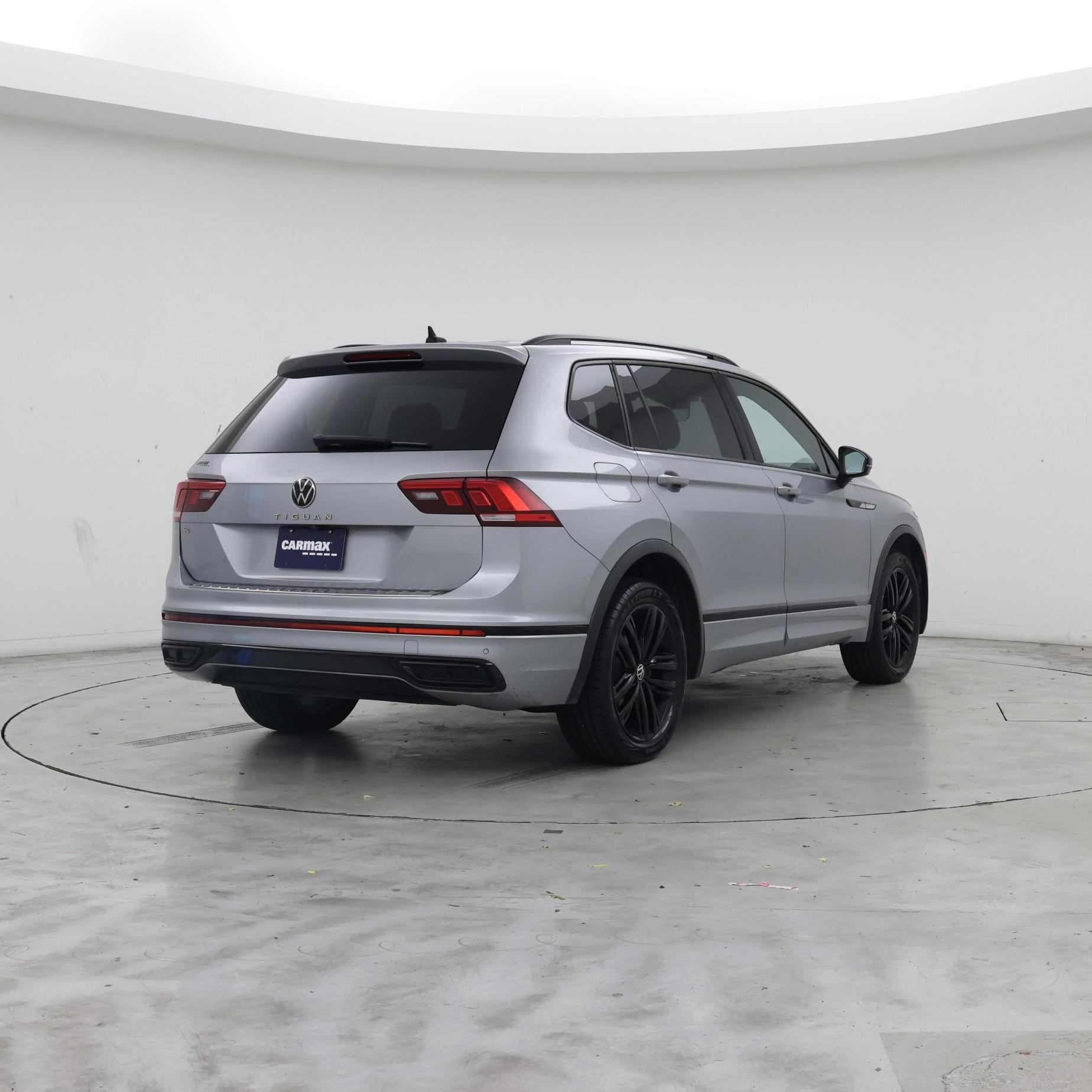 Thumbnail: 2022 Volkswagen Tiguan - 8