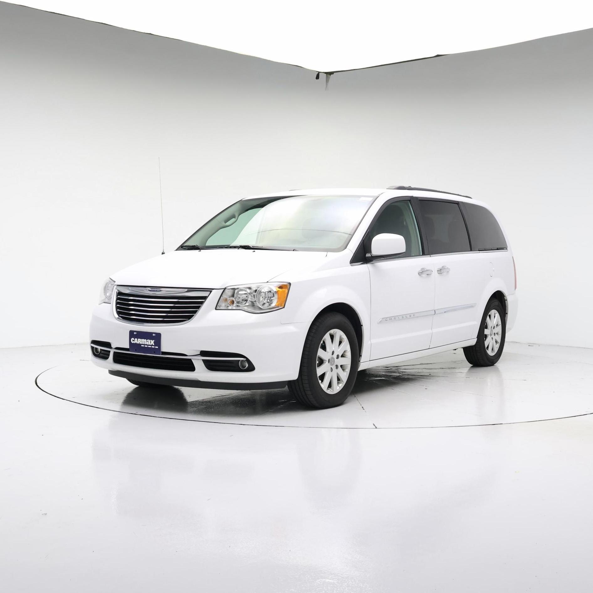 Thumbnail: 2016 Chrysler Town & Country - 4