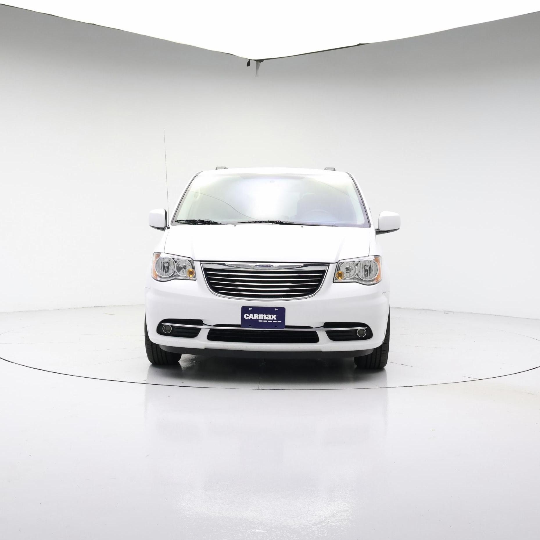 Thumbnail: 2016 Chrysler Town & Country - 5