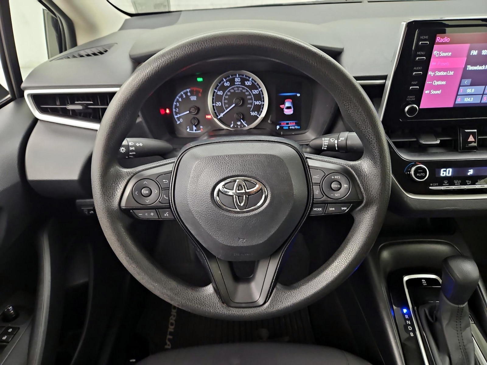 2020 Toyota Corolla LE - Photo 11