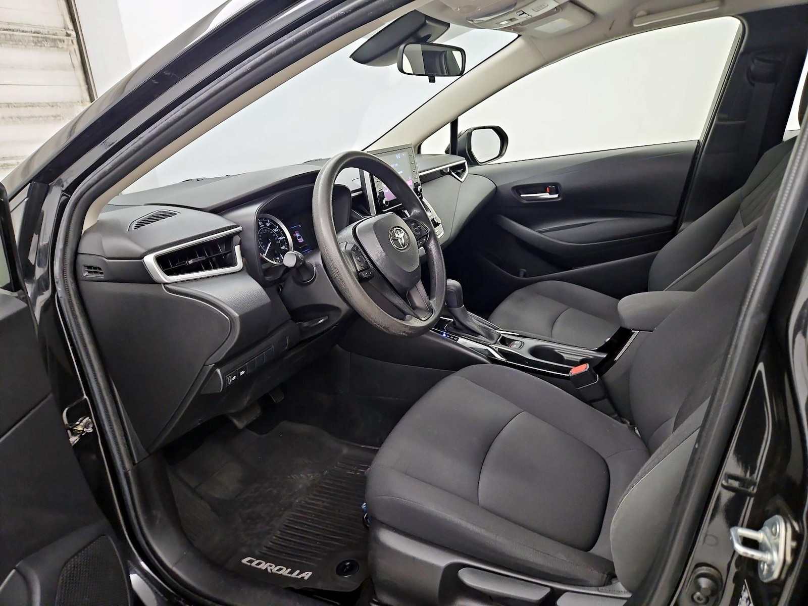 2020 Toyota Corolla LE - Photo 12