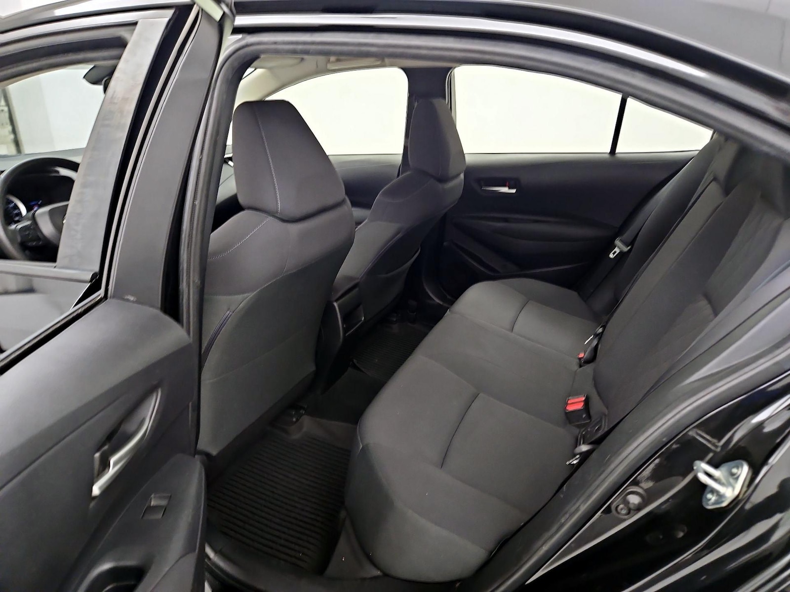 2020 Toyota Corolla LE - Photo 18
