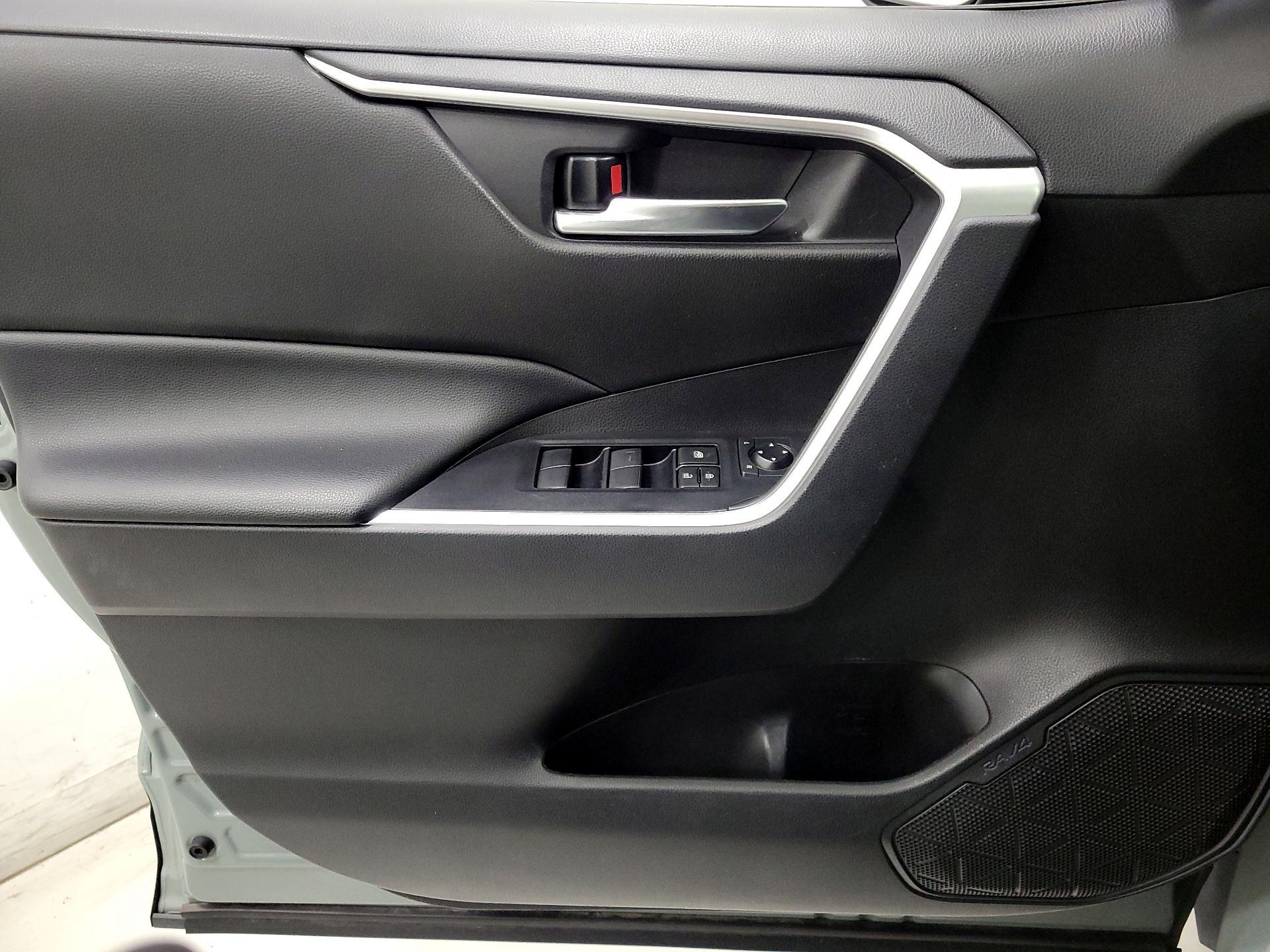 Thumbnail: 2021 Toyota RAV4 - 12