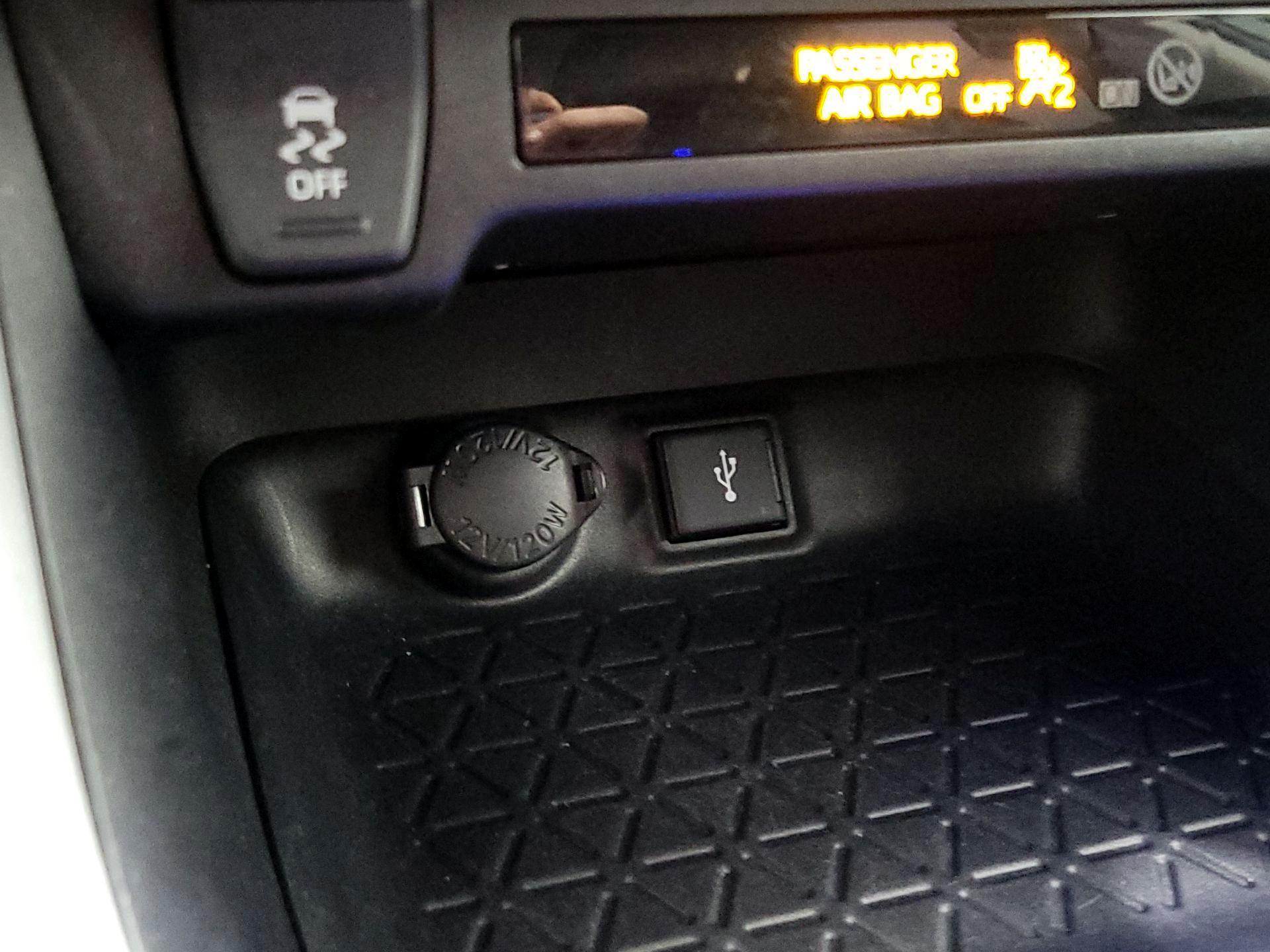 Thumbnail: 2021 Toyota RAV4 - 18