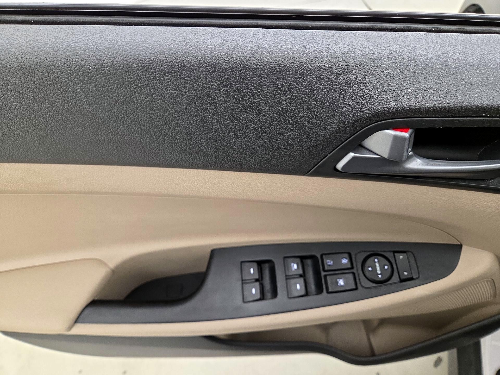 Thumbnail: 2016 Hyundai Tucson - 12