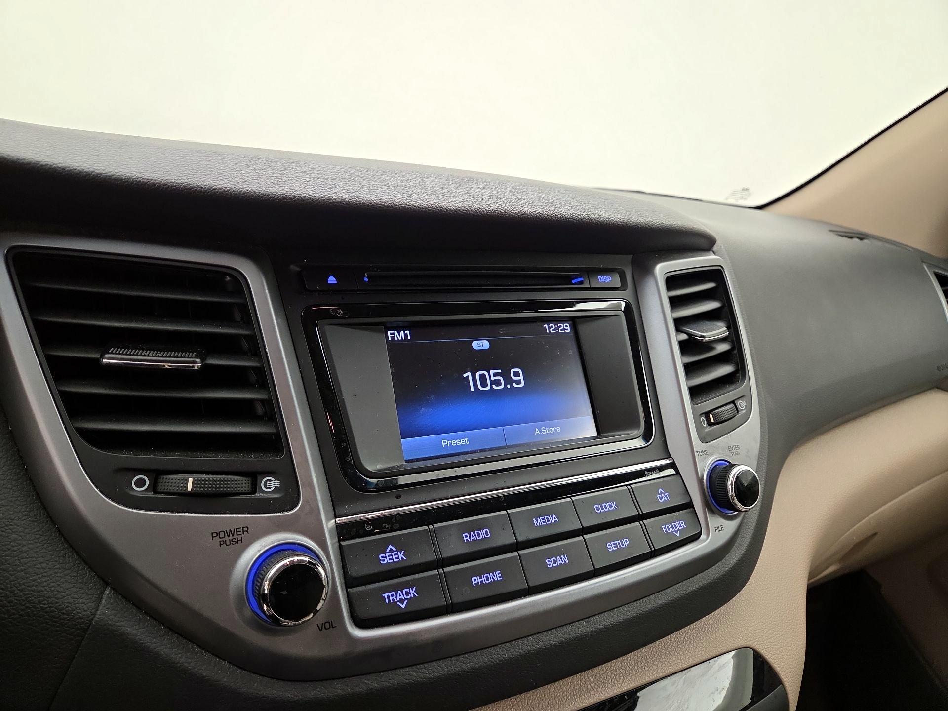 Thumbnail: 2016 Hyundai Tucson - 15