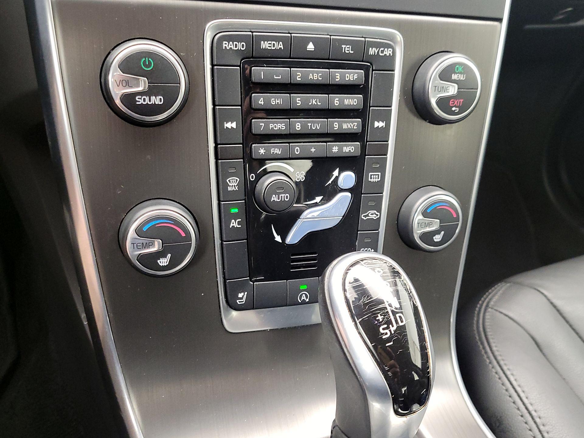 Thumbnail: 2015 Volvo S60 - 15