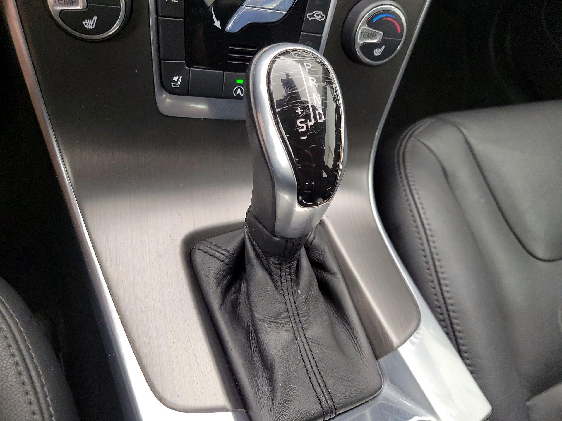 Thumbnail: 2015 Volvo S60 - 16
