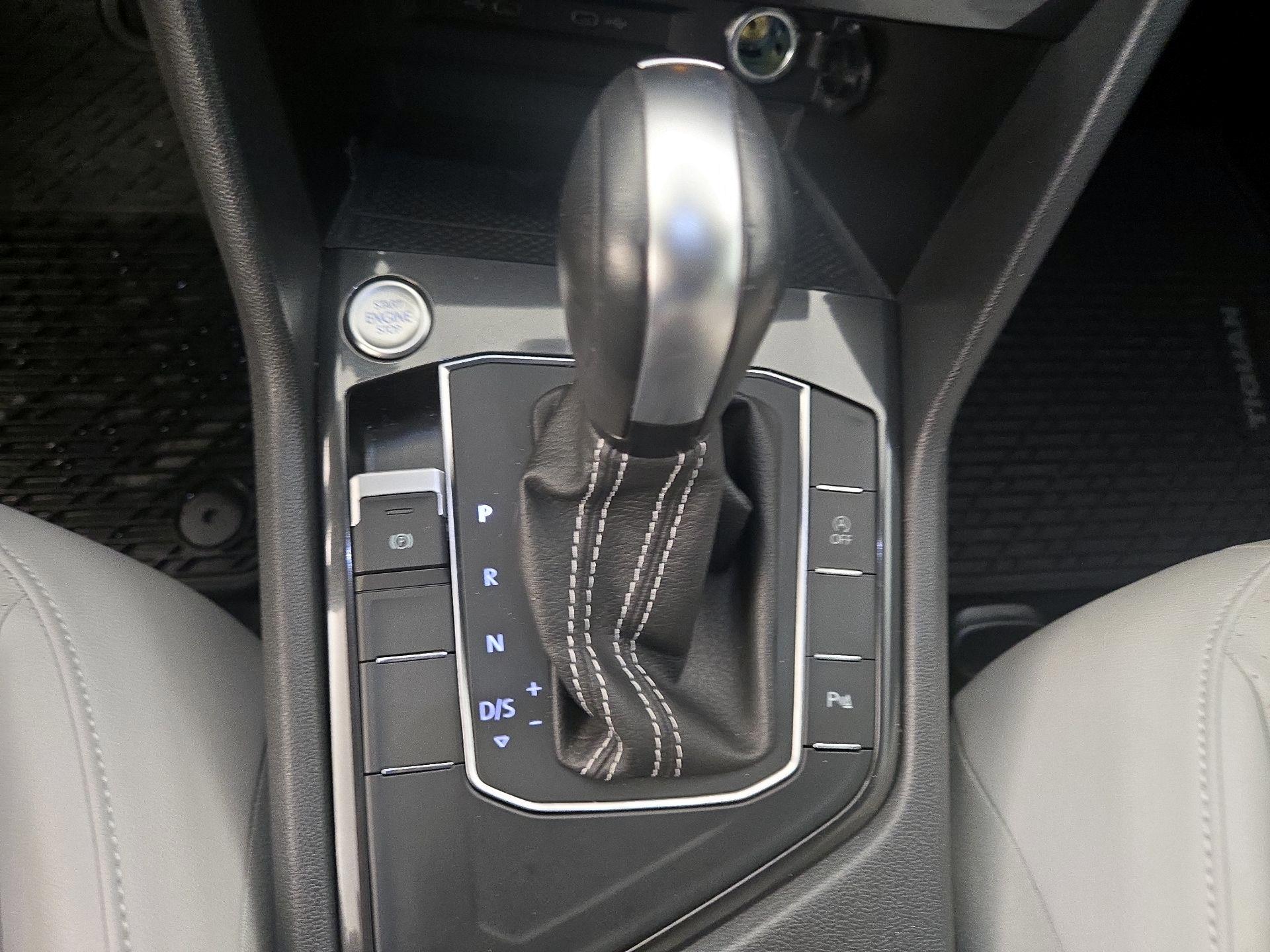 Thumbnail: 2021 Volkswagen Tiguan - 17