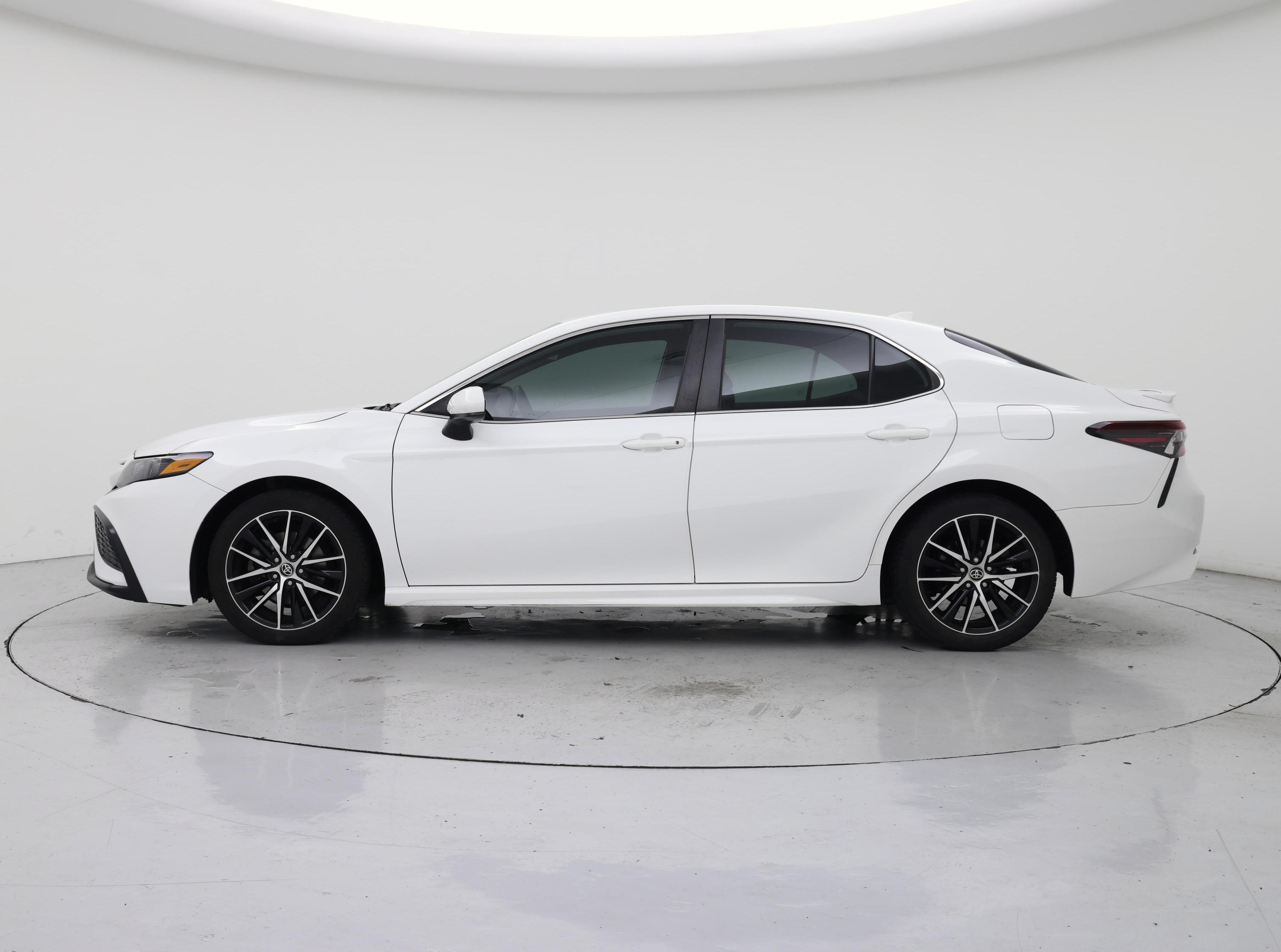 Thumbnail: 2021 Toyota Camry - 3