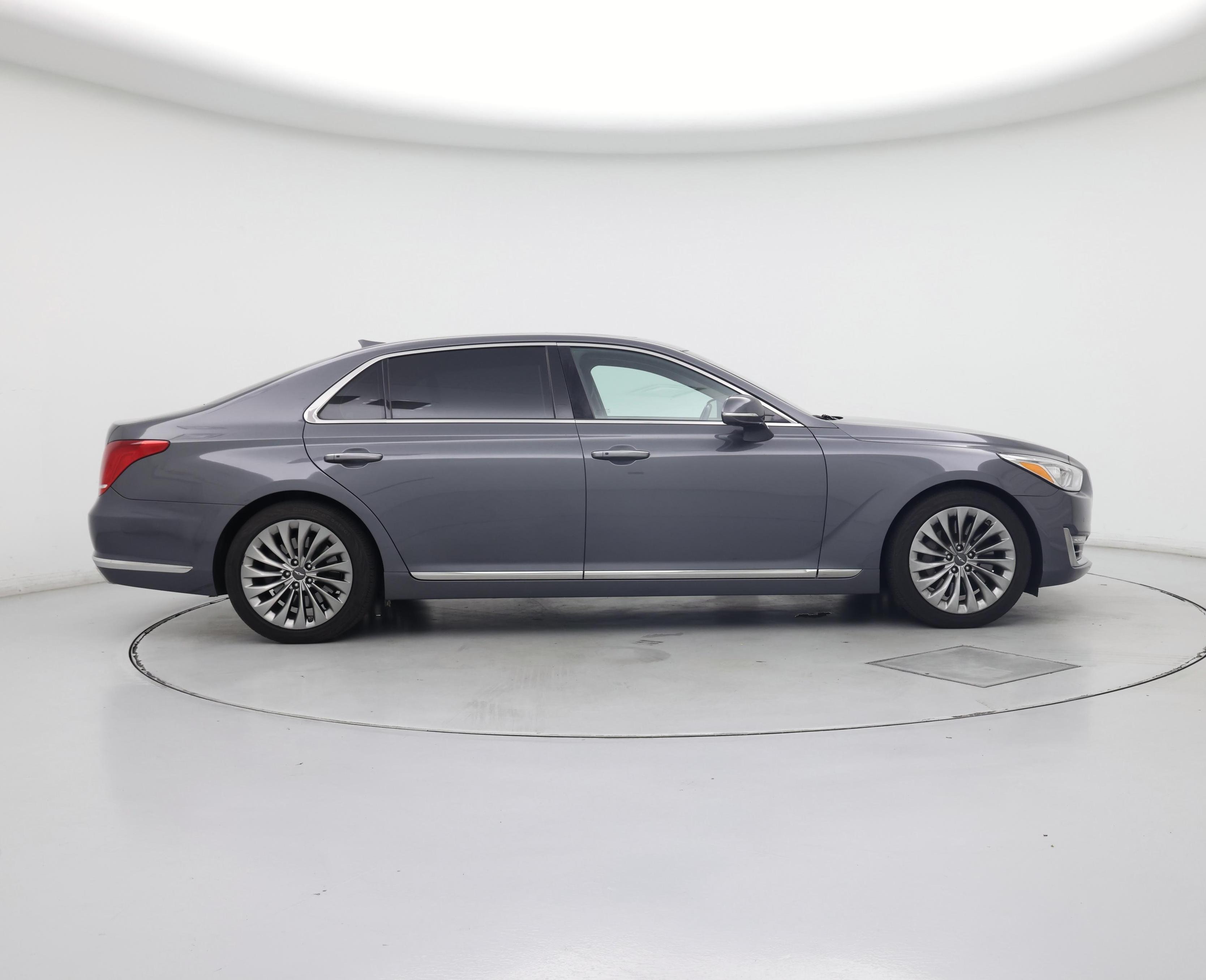 Thumbnail: 2017 Genesis G90 - 7