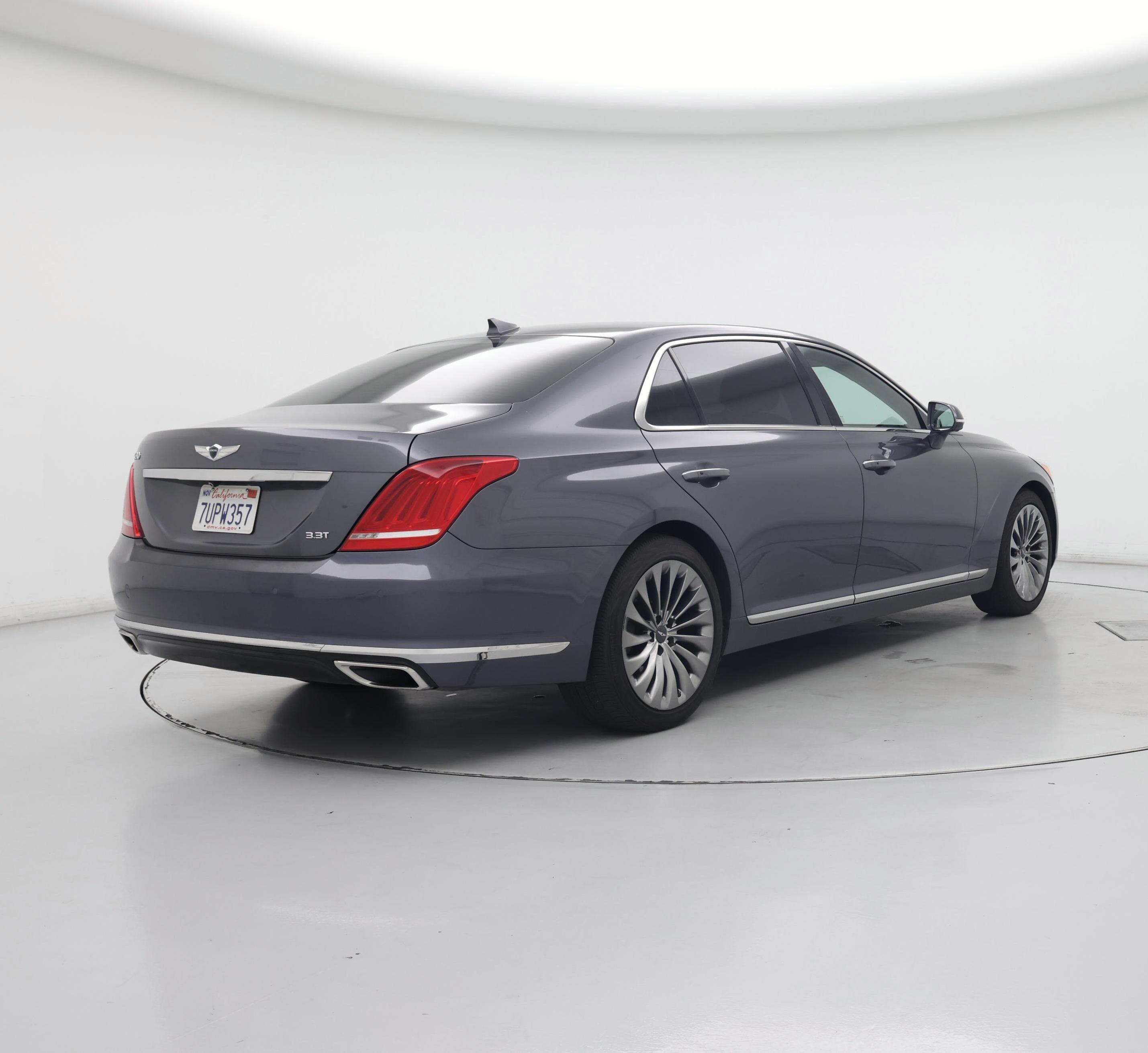 Thumbnail: 2017 Genesis G90 - 8