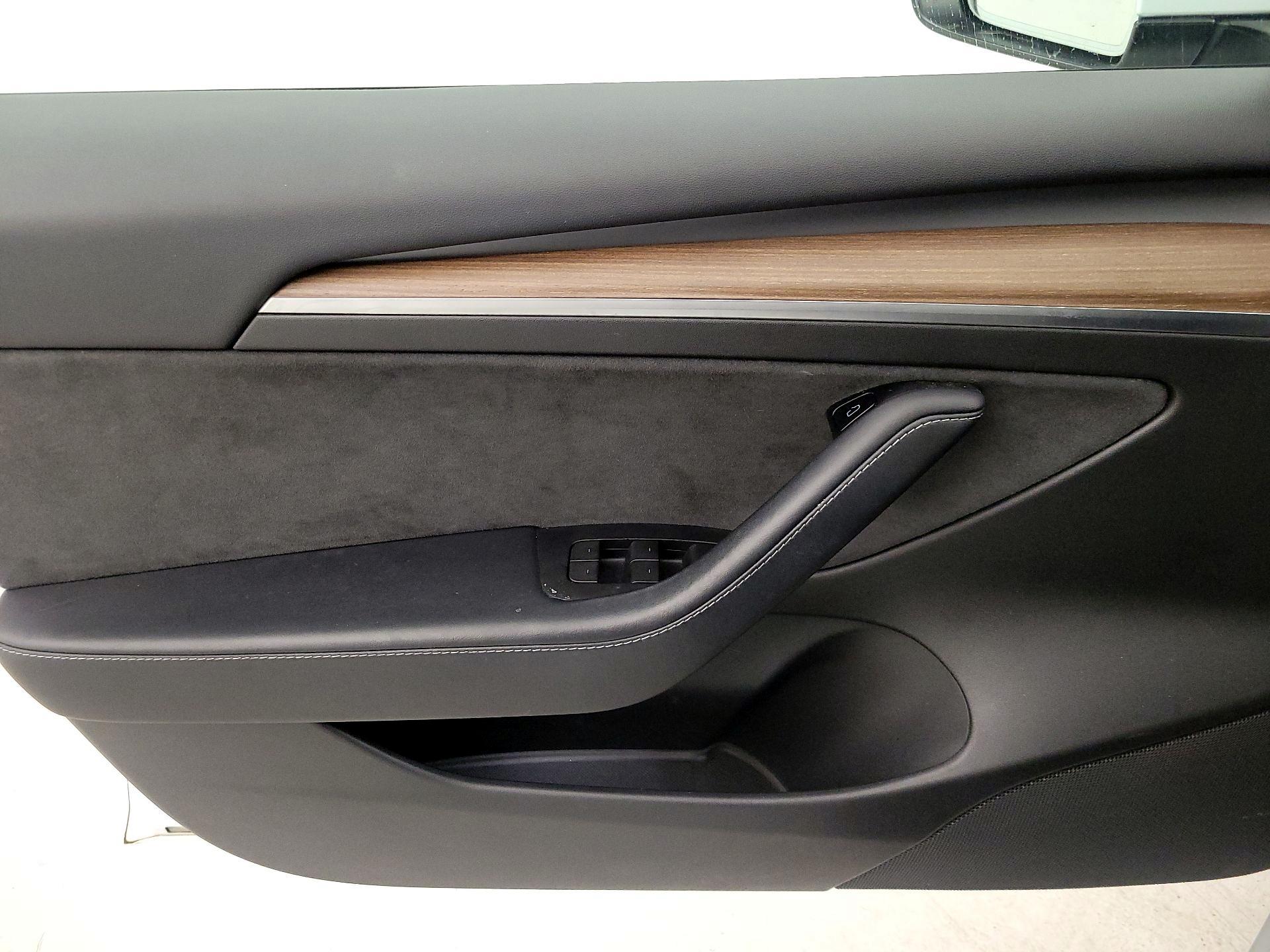 Thumbnail: 2022 Tesla Model 3 - 12