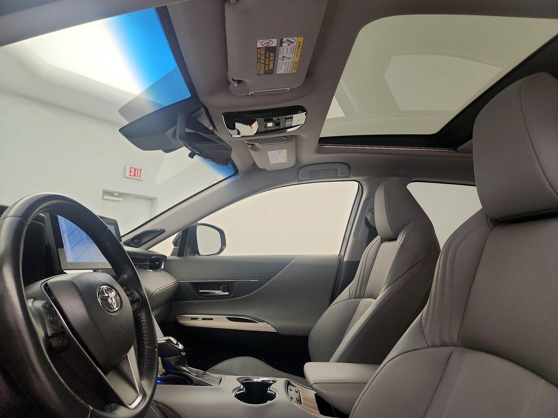 Thumbnail: 2022 Toyota Venza - 20