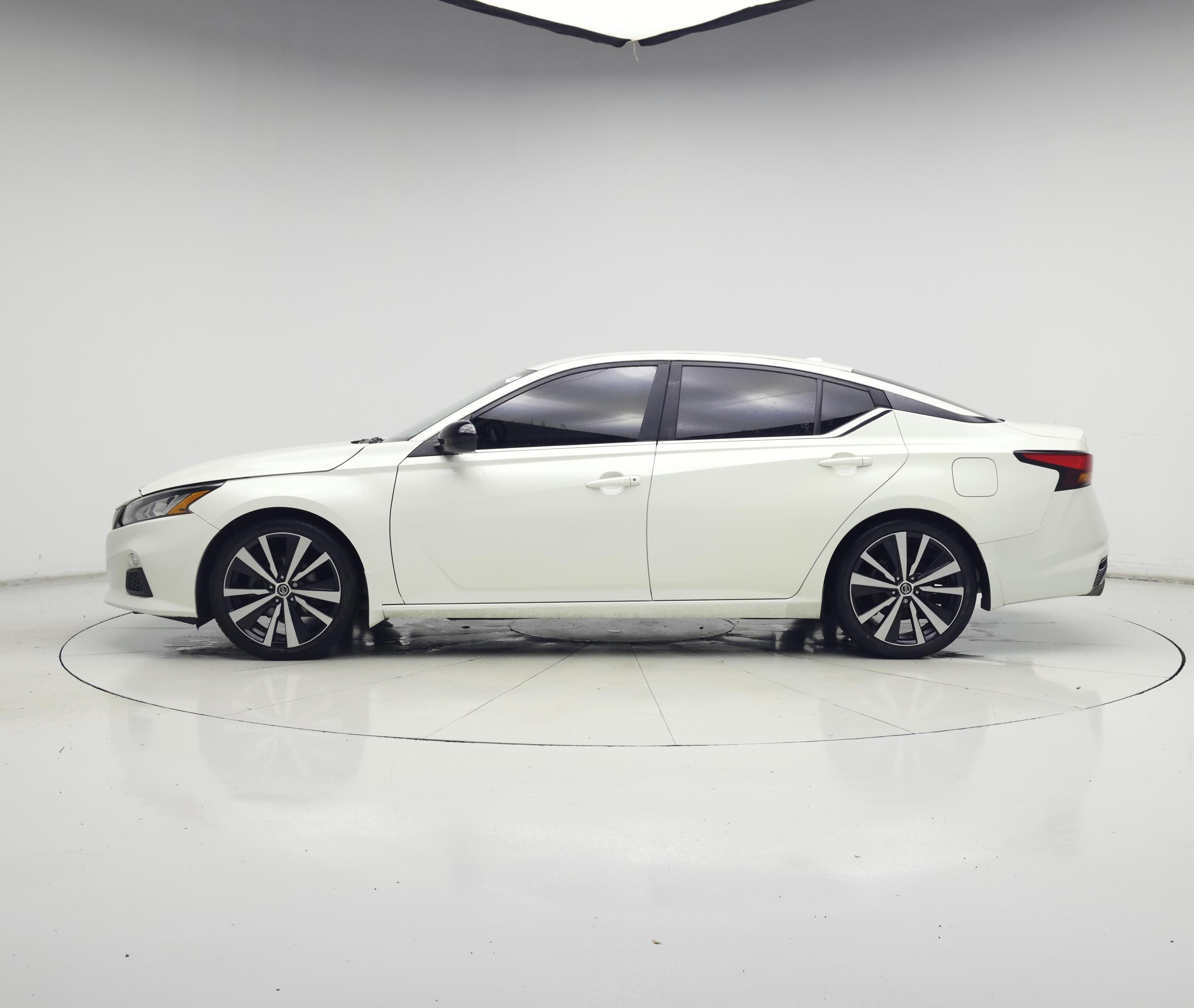 Thumbnail: 2020 Nissan Altima - 3