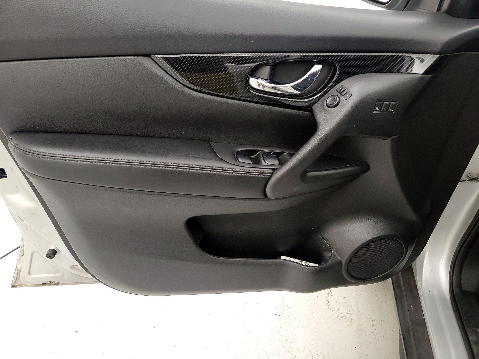 Thumbnail: 2018 Nissan Rogue - 12