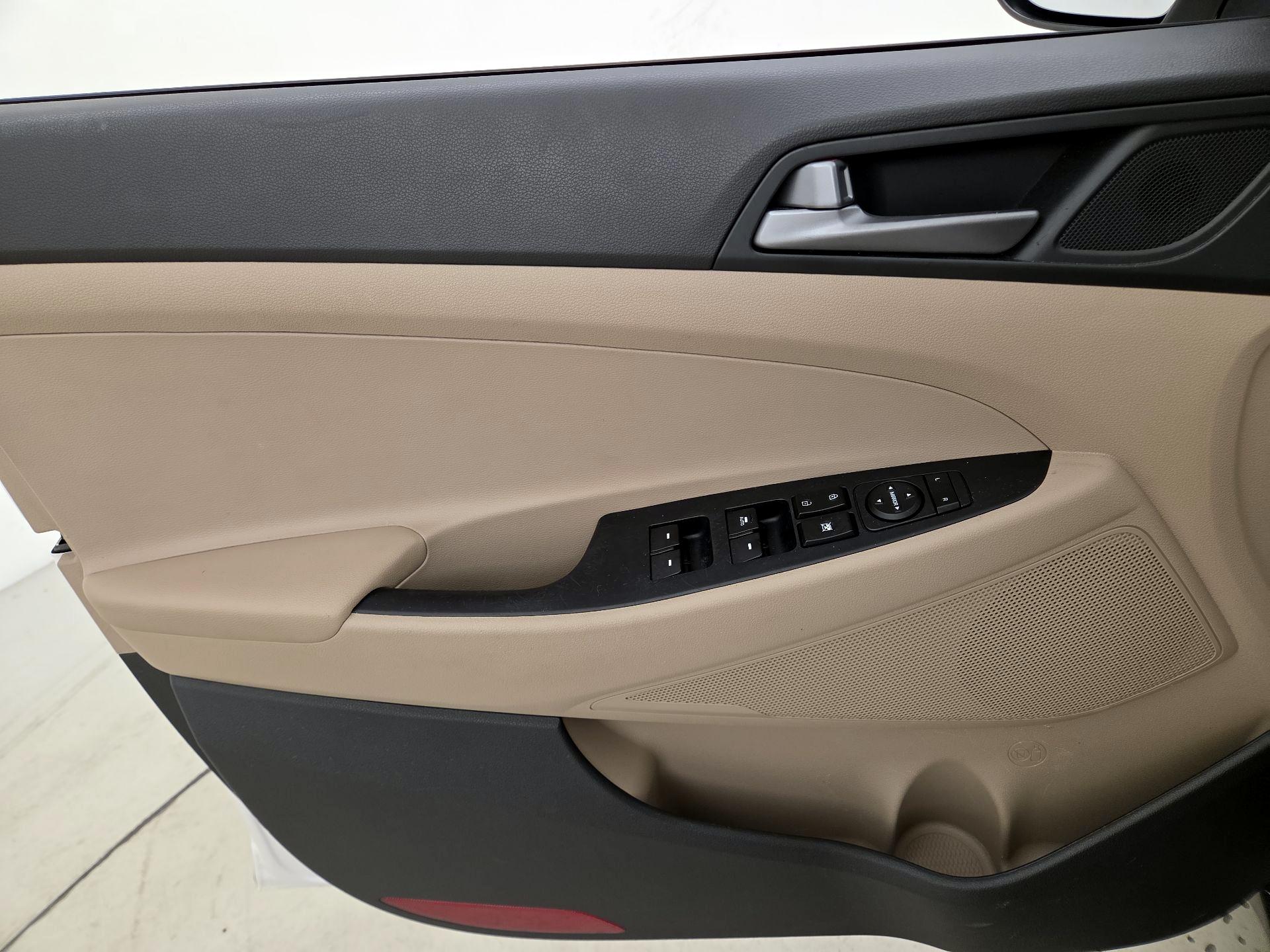 Thumbnail: 2017 Hyundai Tucson - 12