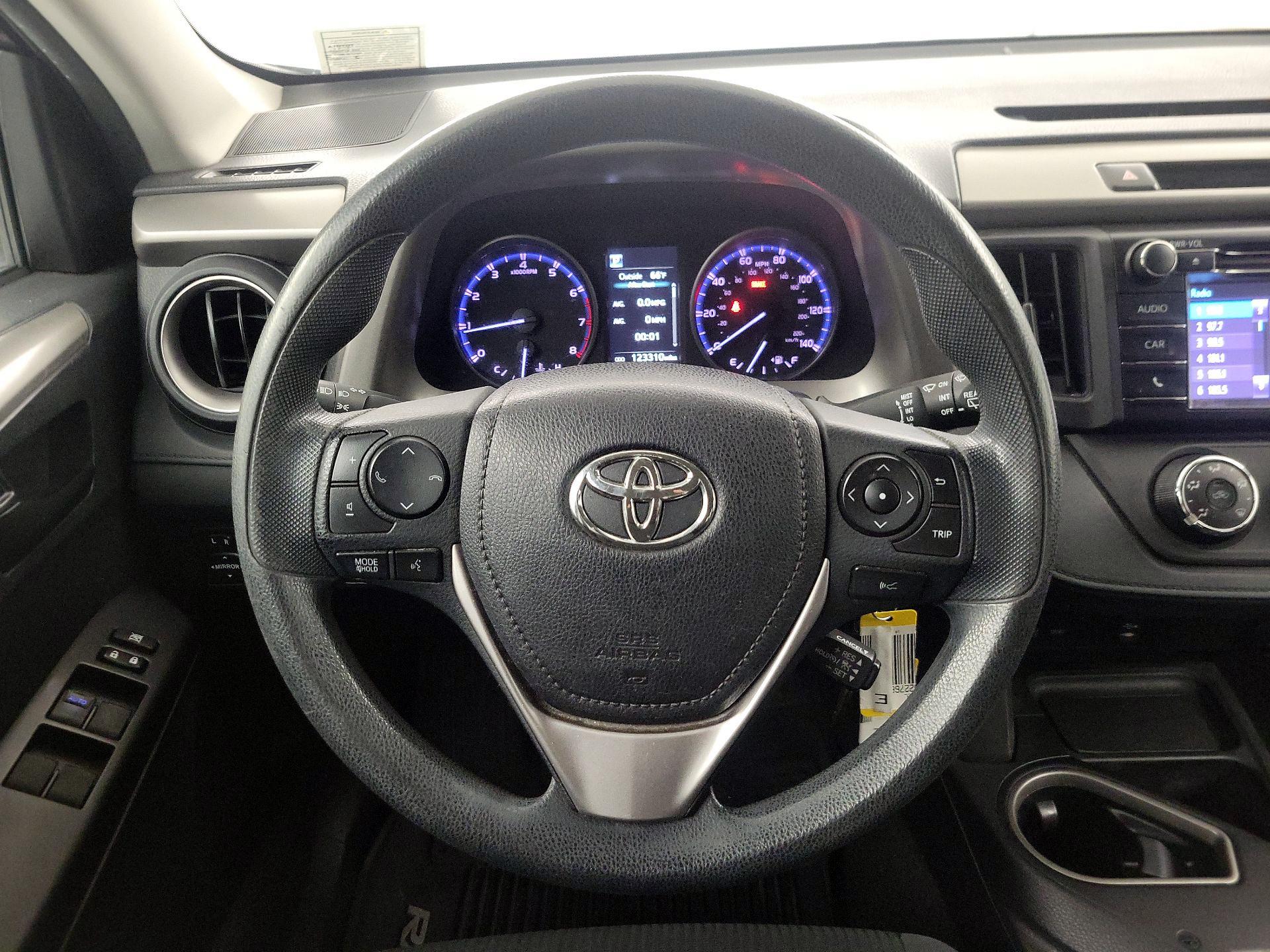 Thumbnail: 2018 Toyota RAV4 - 10