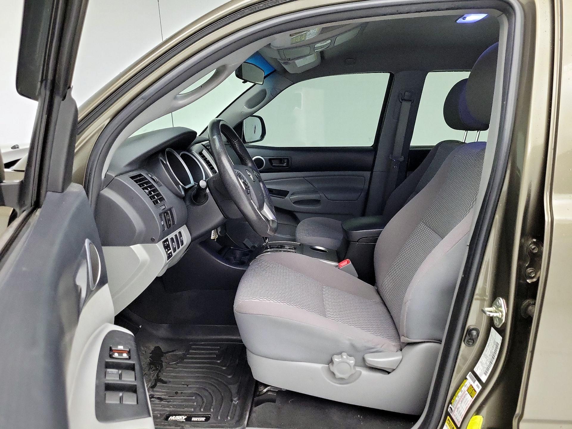 Thumbnail: 2015 Toyota Tacoma - 11