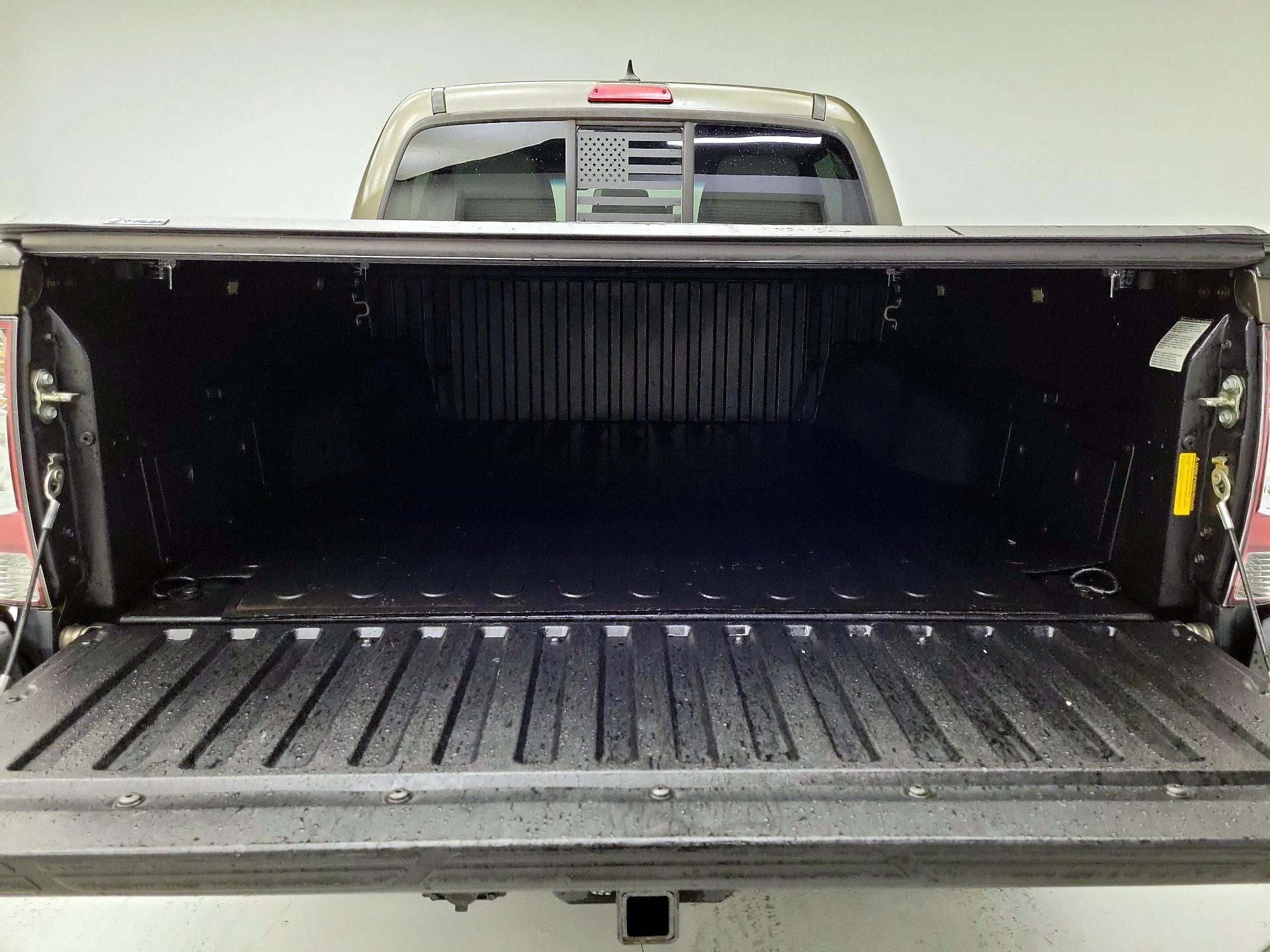 Thumbnail: 2015 Toyota Tacoma - 20