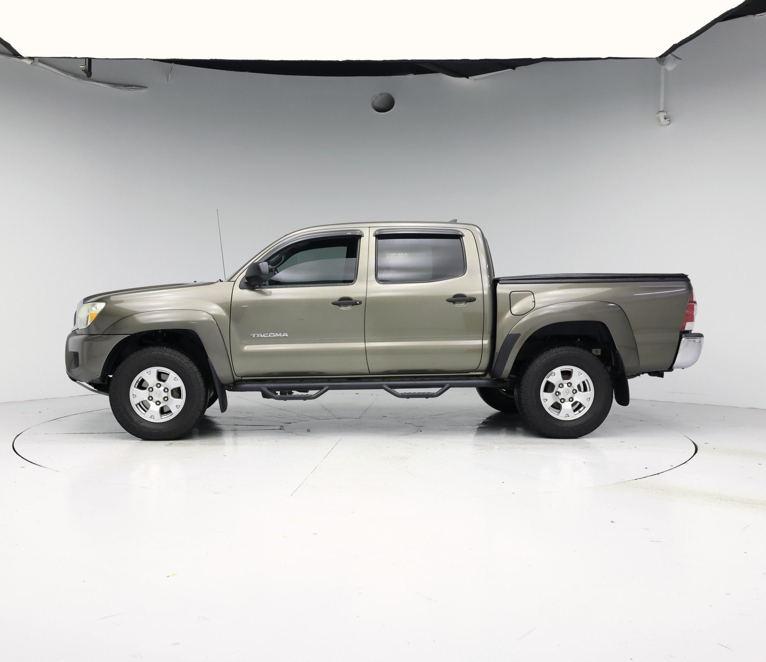 Thumbnail: 2015 Toyota Tacoma - 3