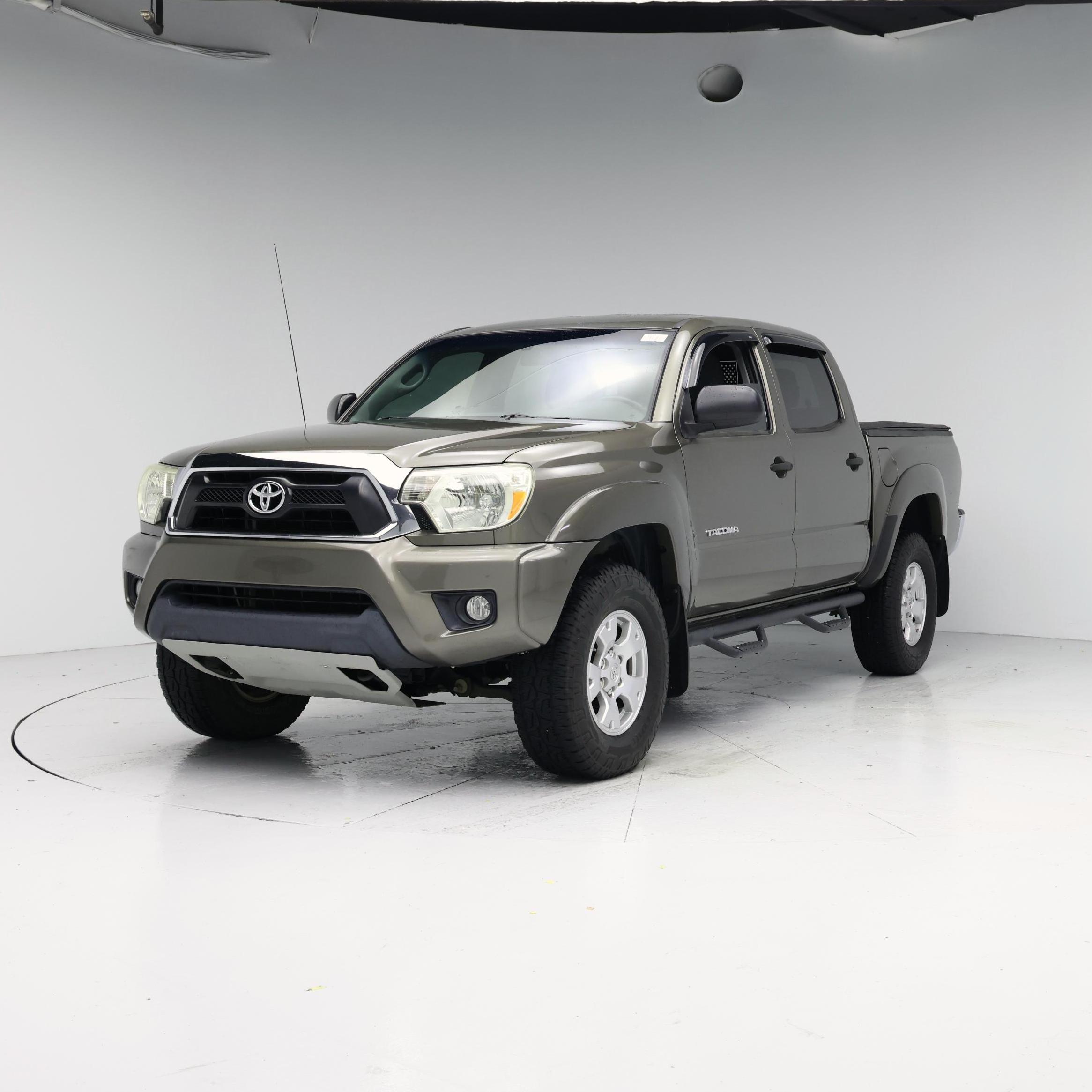 Thumbnail: 2015 Toyota Tacoma - 4