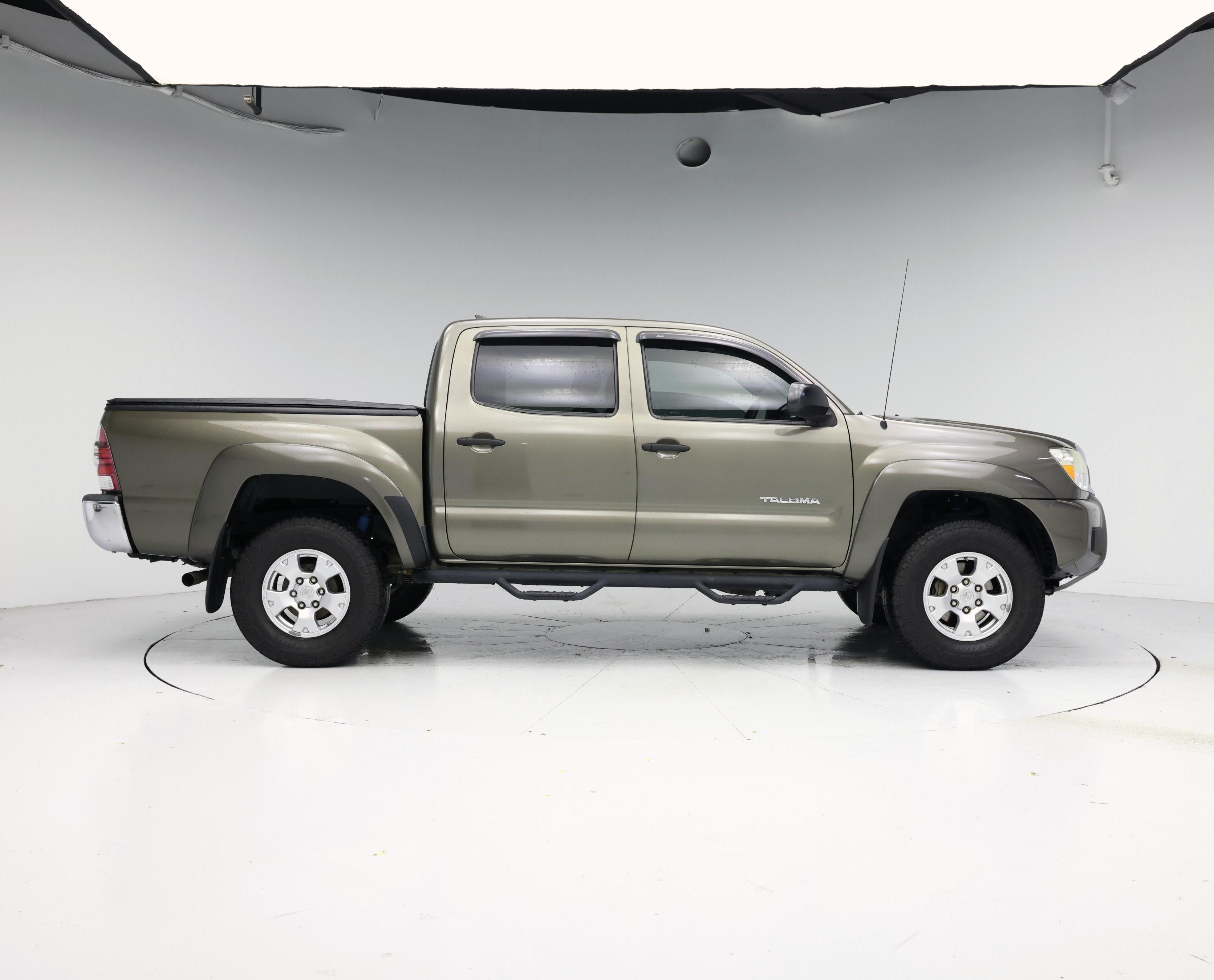 Thumbnail: 2015 Toyota Tacoma - 7