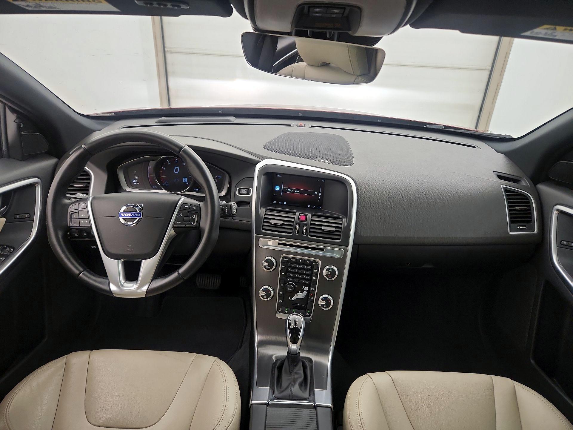 Thumbnail: 2016 Volvo XC60 - 9