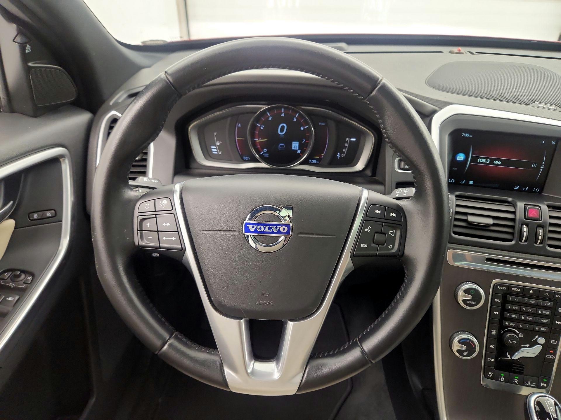 Thumbnail: 2016 Volvo XC60 - 10