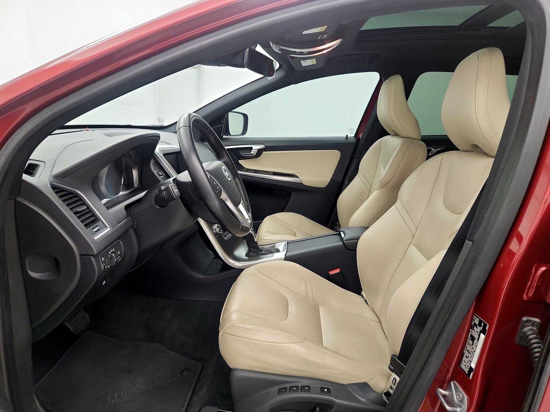 Thumbnail: 2016 Volvo XC60 - 11