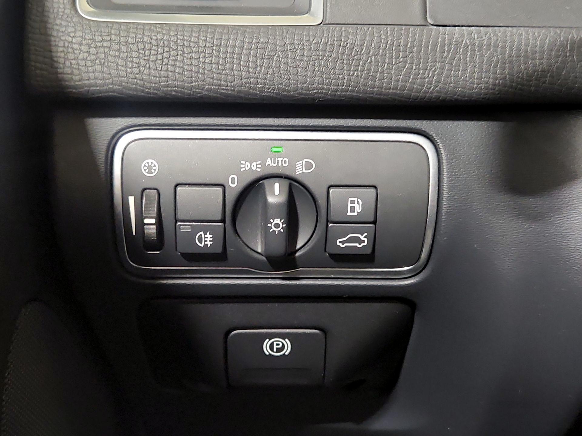 Thumbnail: 2016 Volvo XC60 - 13
