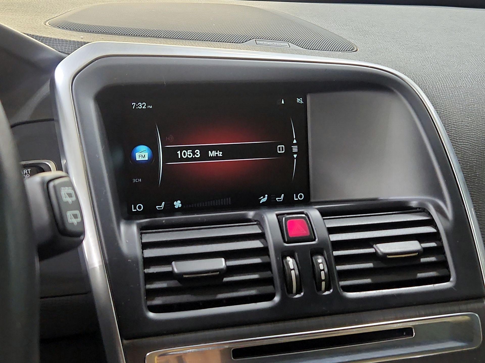 Thumbnail: 2016 Volvo XC60 - 15