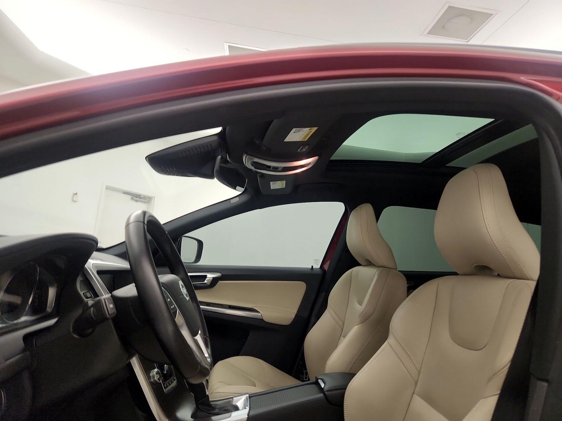 Thumbnail: 2016 Volvo XC60 - 18