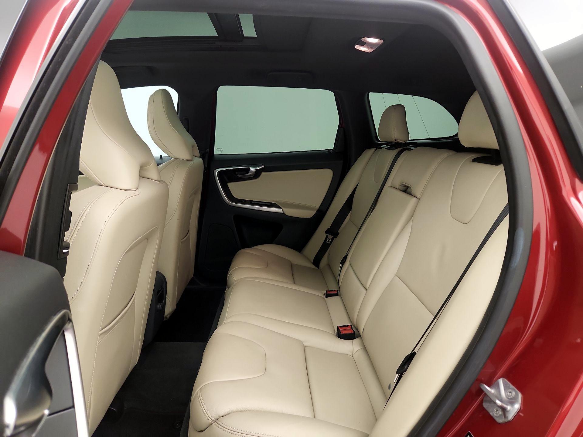 Thumbnail: 2016 Volvo XC60 - 19